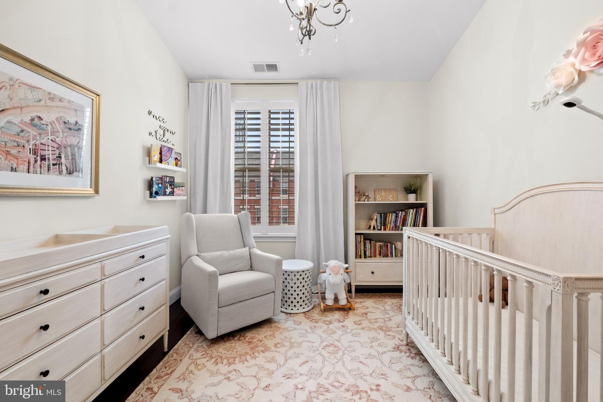 NAVAL SQUARE - Residential