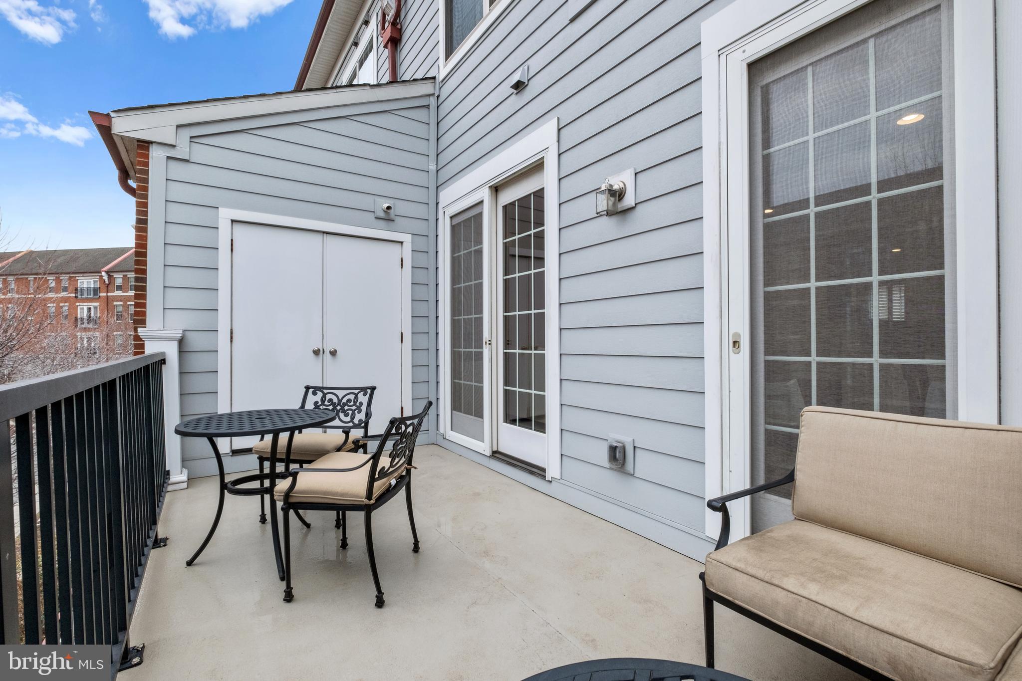 NAVAL SQUARE - Residential