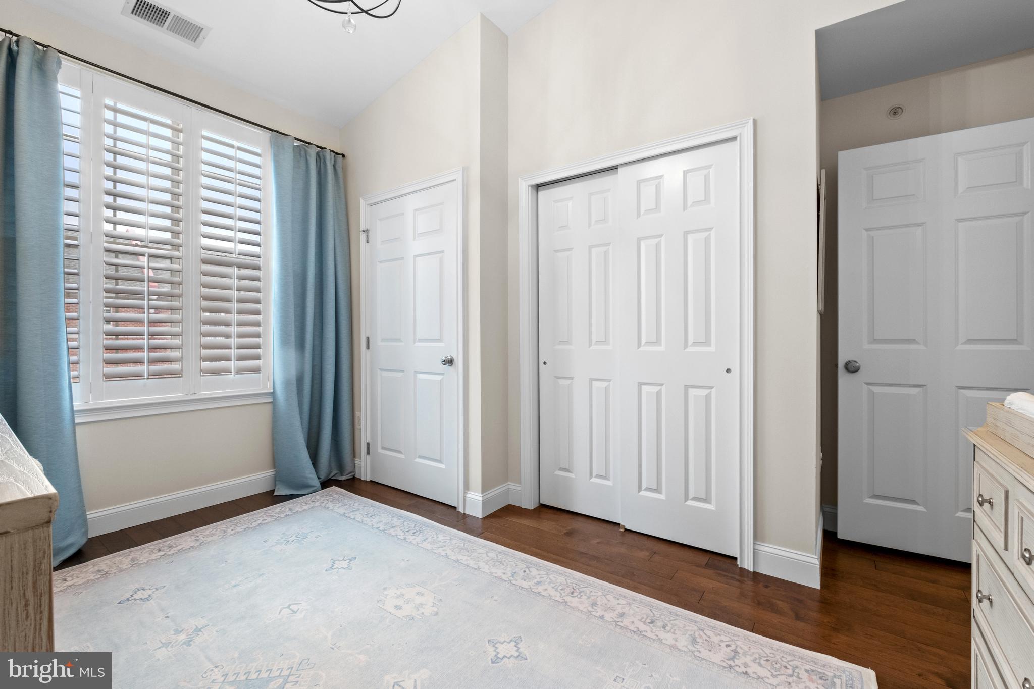 NAVAL SQUARE - Residential