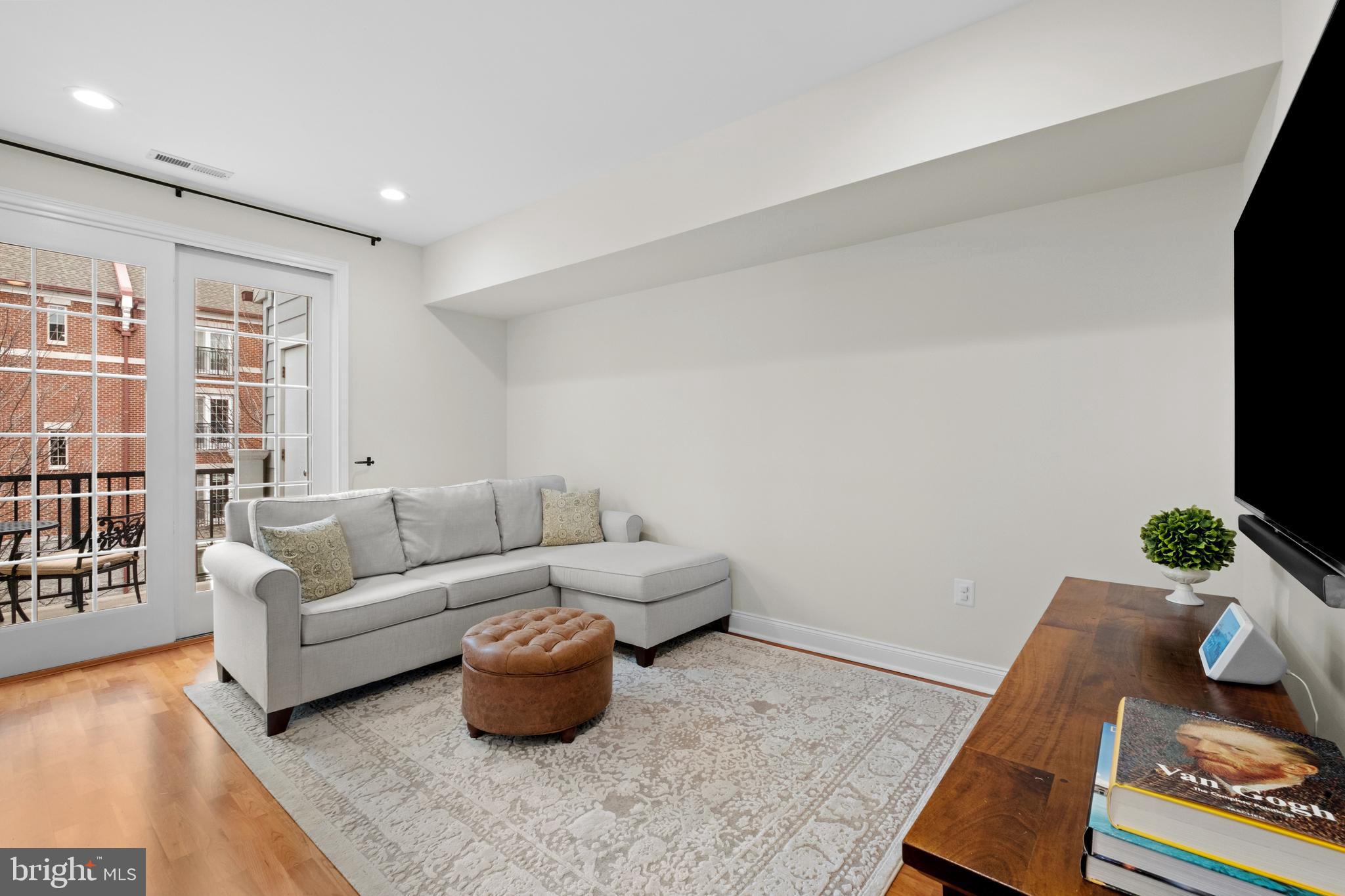 NAVAL SQUARE - Residential