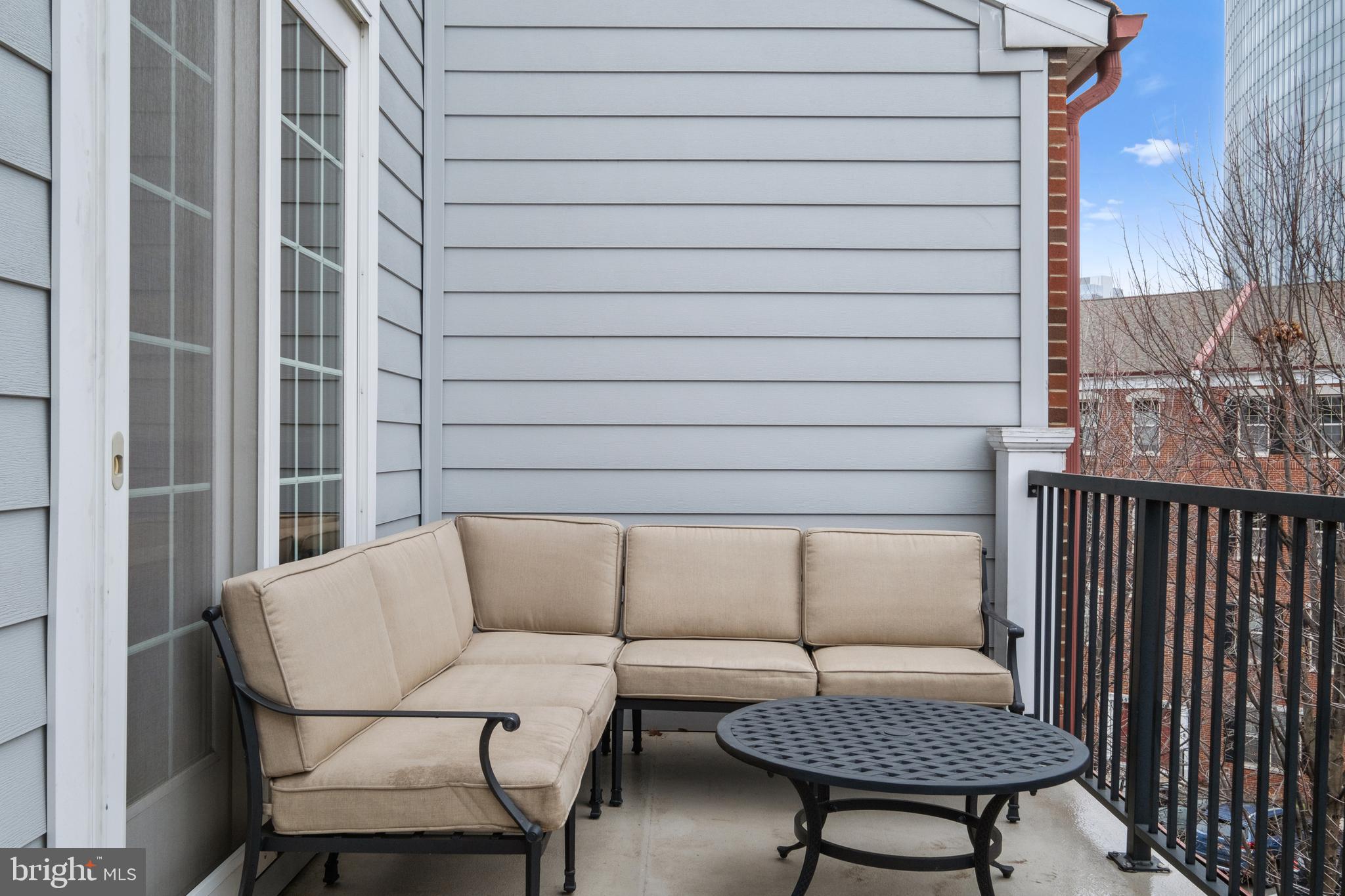 NAVAL SQUARE - Residential