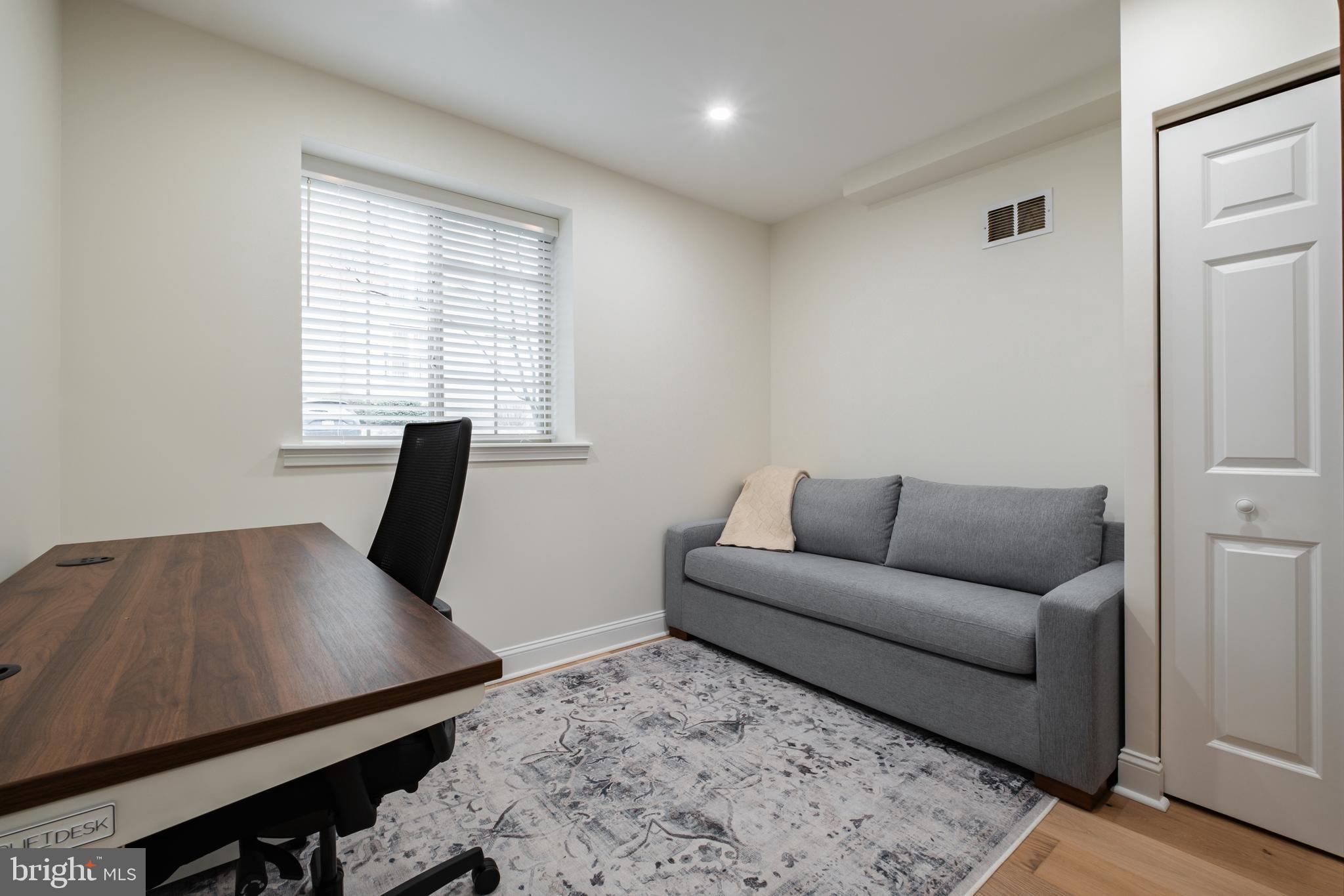 NAVAL SQUARE - Residential