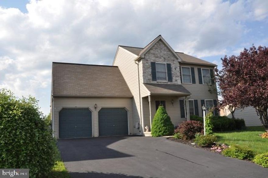 Move-in ready home in Ashcombe Farms. 4BR, 2.5BA, neutral paint, plus a beautiful stamped patio for entertainment. Move-in and start enjoying summer!