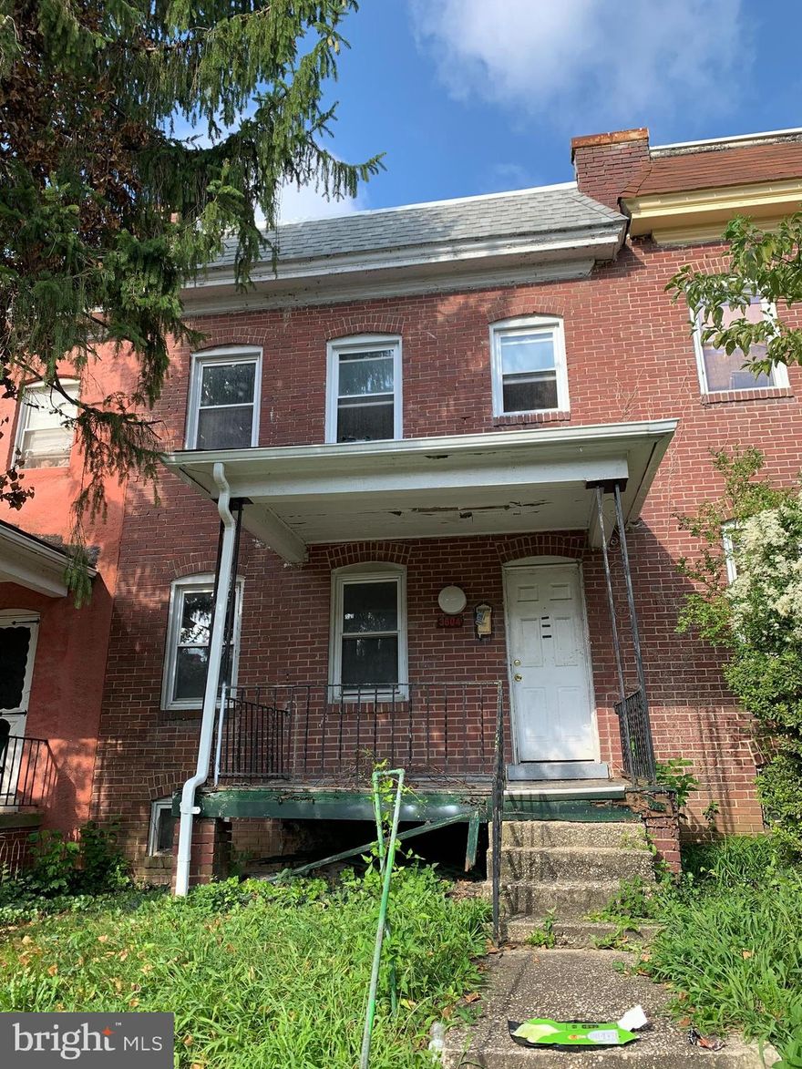 Nestled in the heart of Waverly this uniquely wide shell ready to fix and flip or fix and rent.  Walk to year-round farmers market, grocery store & restaurants or take a class at the amazing renovated library or YMCA. Awesome techno savvy 21st century schools.