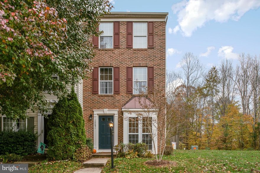 End Unit Townhome with Three Fully Finished Levels, Eat-In Gourmet Kitchen with Breakfast Bar/Island, Granite, Stainless Steel Appliance, Pantry and Custom Renovated Cabinetry. Recently Installed Hardwoods cover the Main Level and there is space for Dining in both the Living Area and Kitchen. Large Family Room with Fireplace, Full Bath and Bedroom/Office on Upper Level, The Uppermost Floor boasts Two more Bedrooms with Vaulted Ceilings, Bath with Dual Sinks, Separate Tub/Shower and Shower. Lots of Closet Space in all Rooms. Home Backs to Trees. Carpet and Paint throughout the Home was completed in 2016. Near HOT/HOV, Quantico, Shopping, Restaurants and MORE!