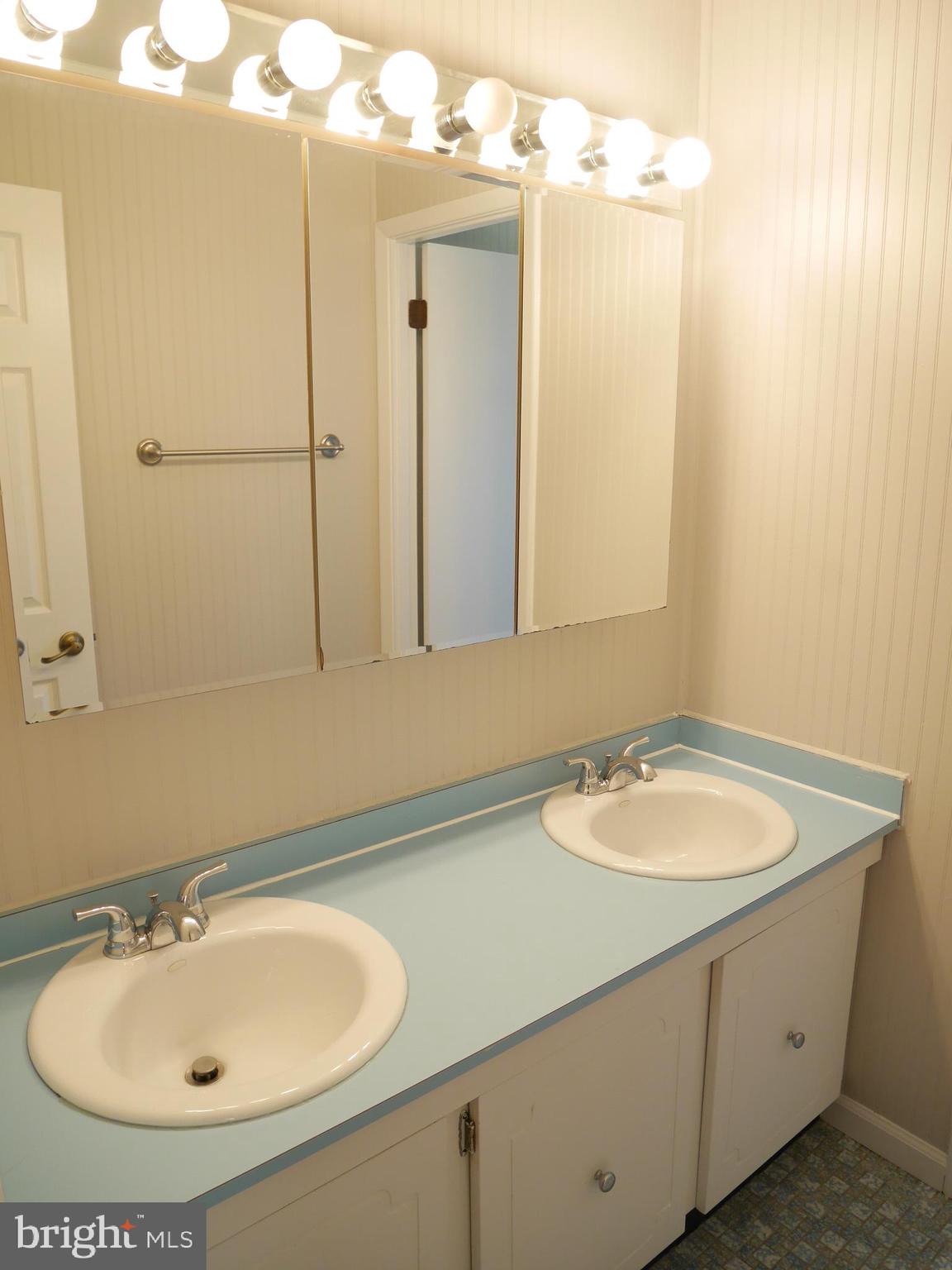 RIDGEVIEW ESTATES - Residential Lease