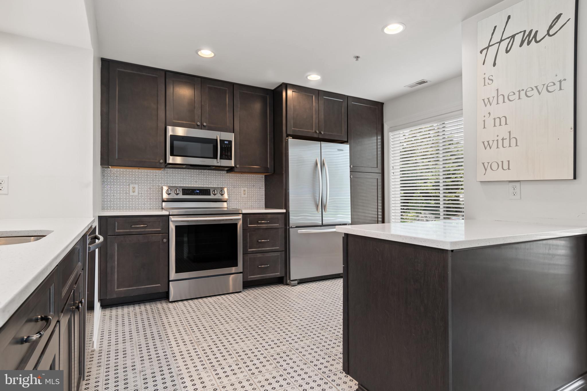 QUEENS LANDING - Residential