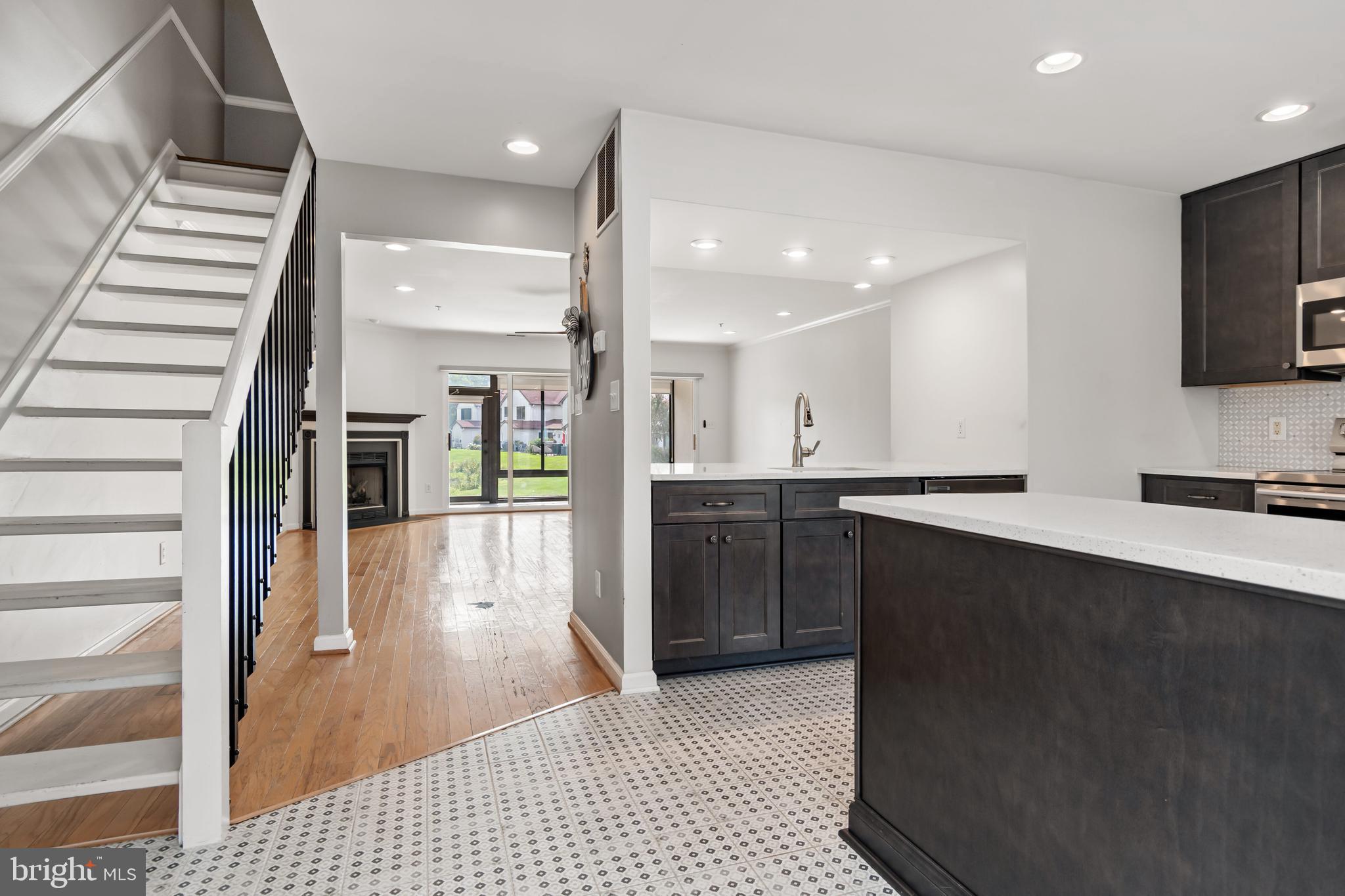 QUEENS LANDING - Residential