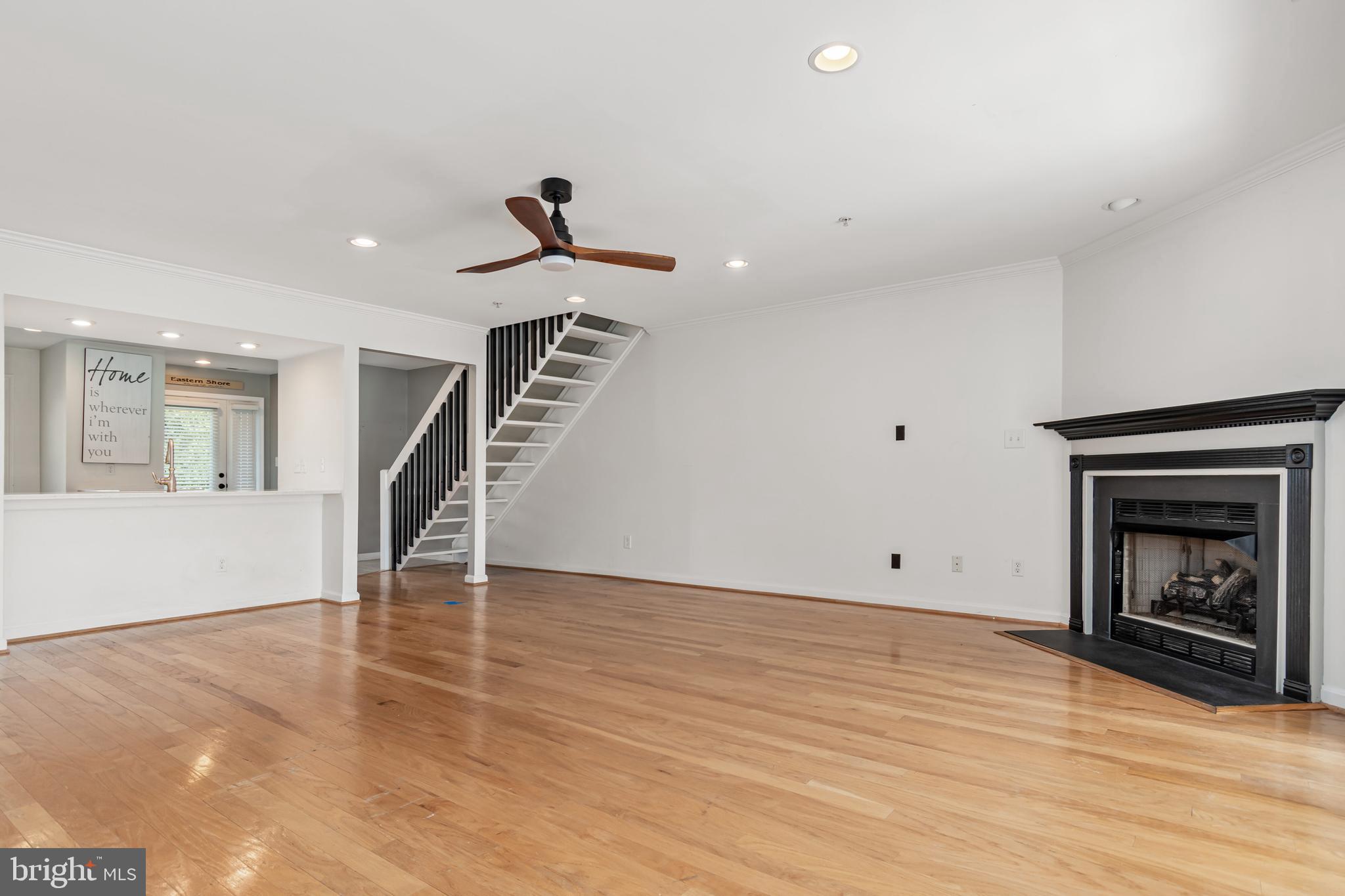 QUEENS LANDING - Residential