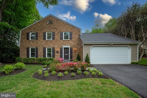 Photo of 7 Old Creek Court, POTOMAC, MD 20854 (MLS # MDMC2229122)