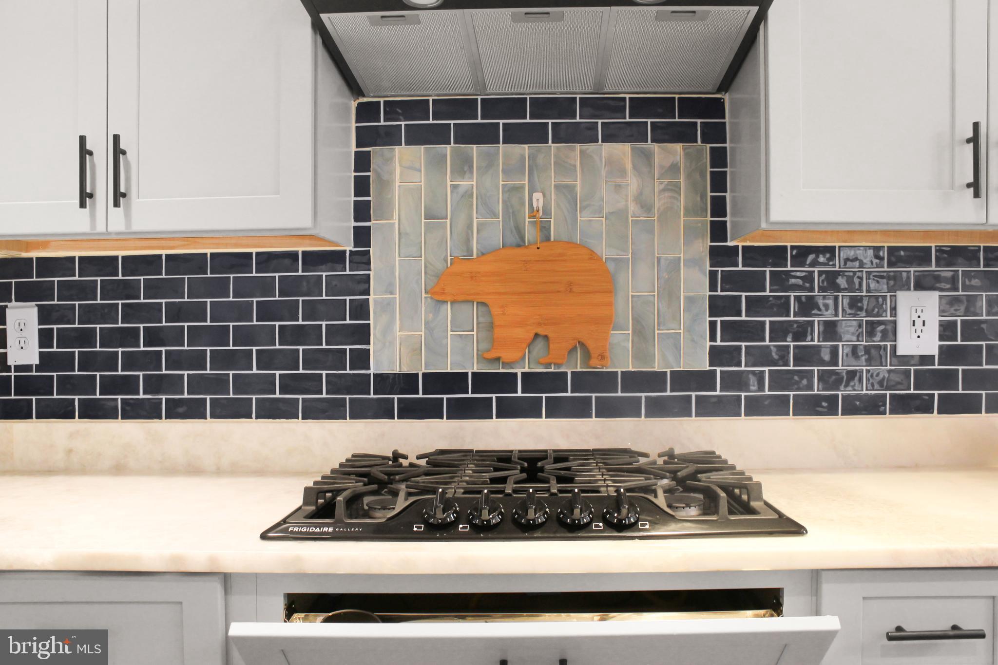 ELMWOOD MANOR - Residential