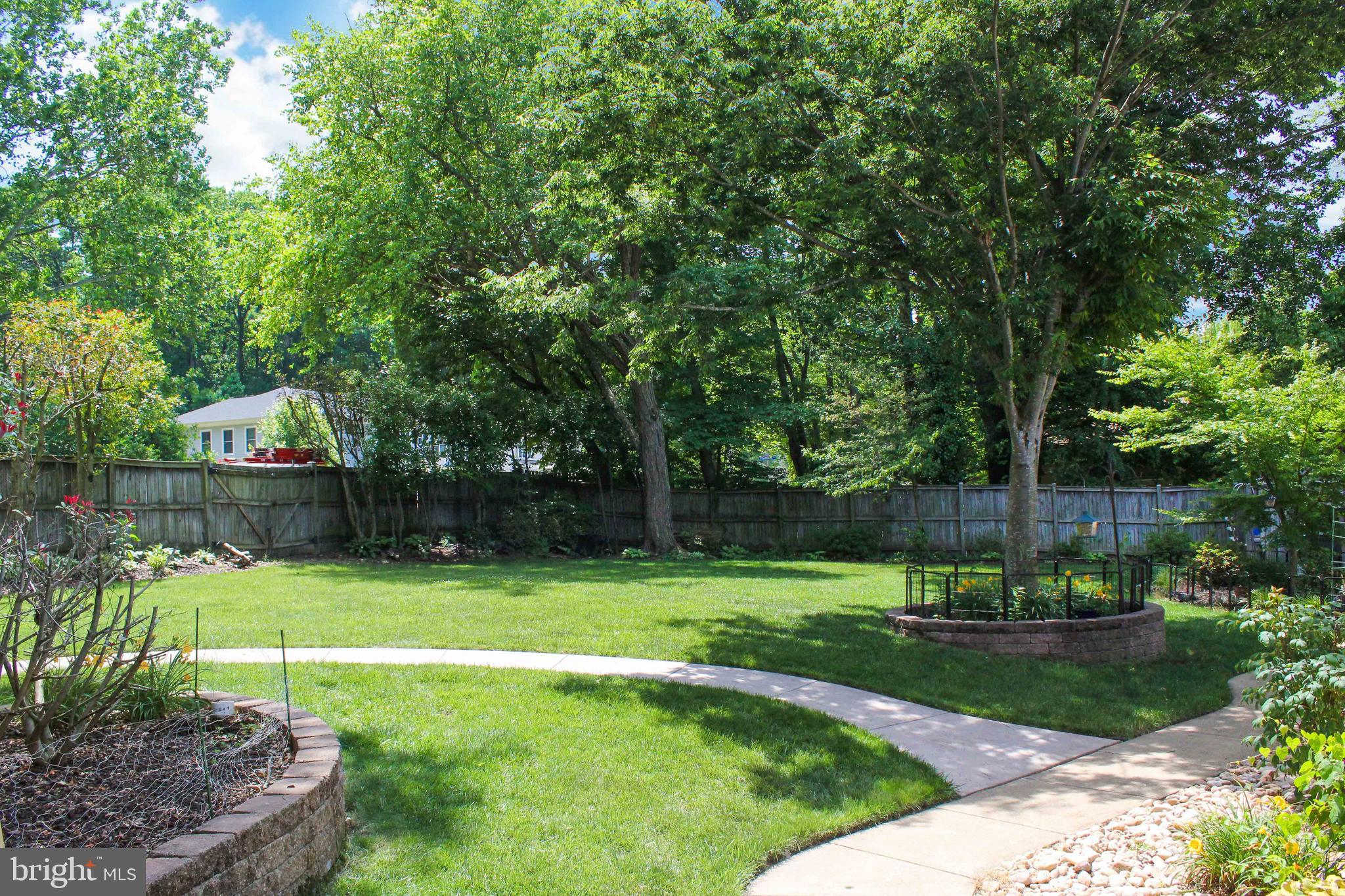 ELMWOOD MANOR - Residential