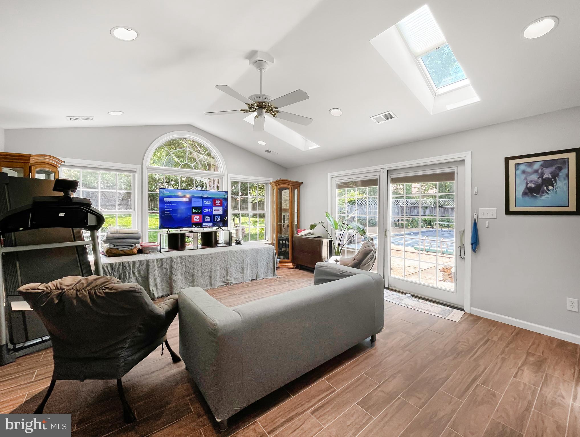 ELMWOOD MANOR - Residential