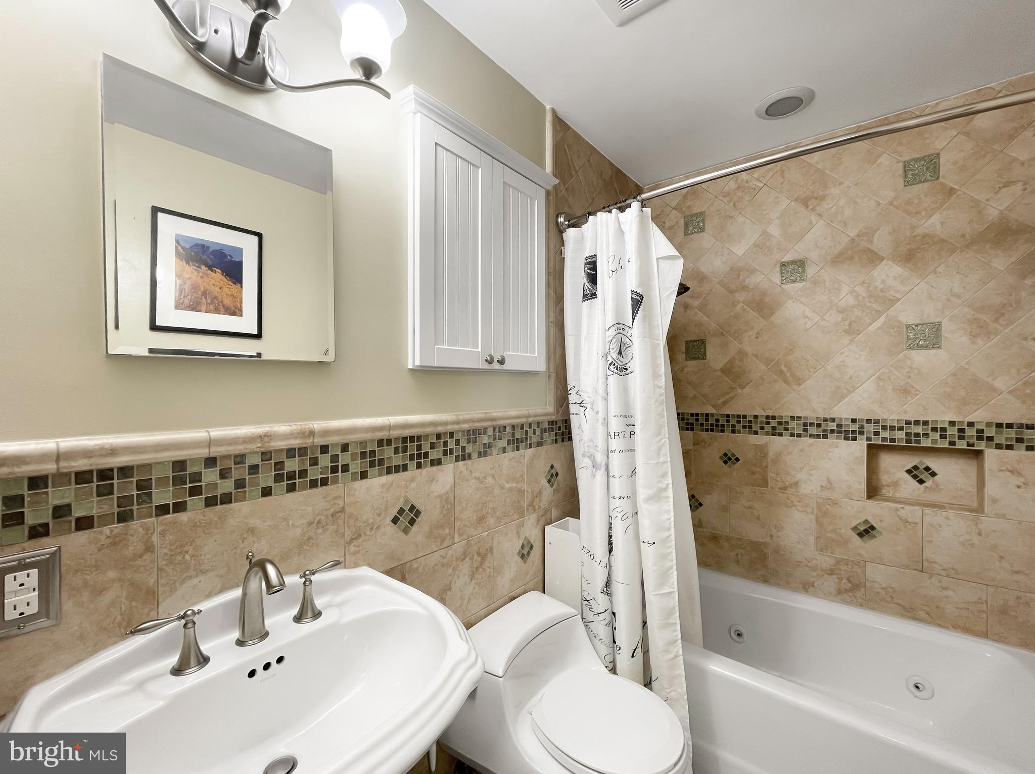 ELMWOOD MANOR - Residential