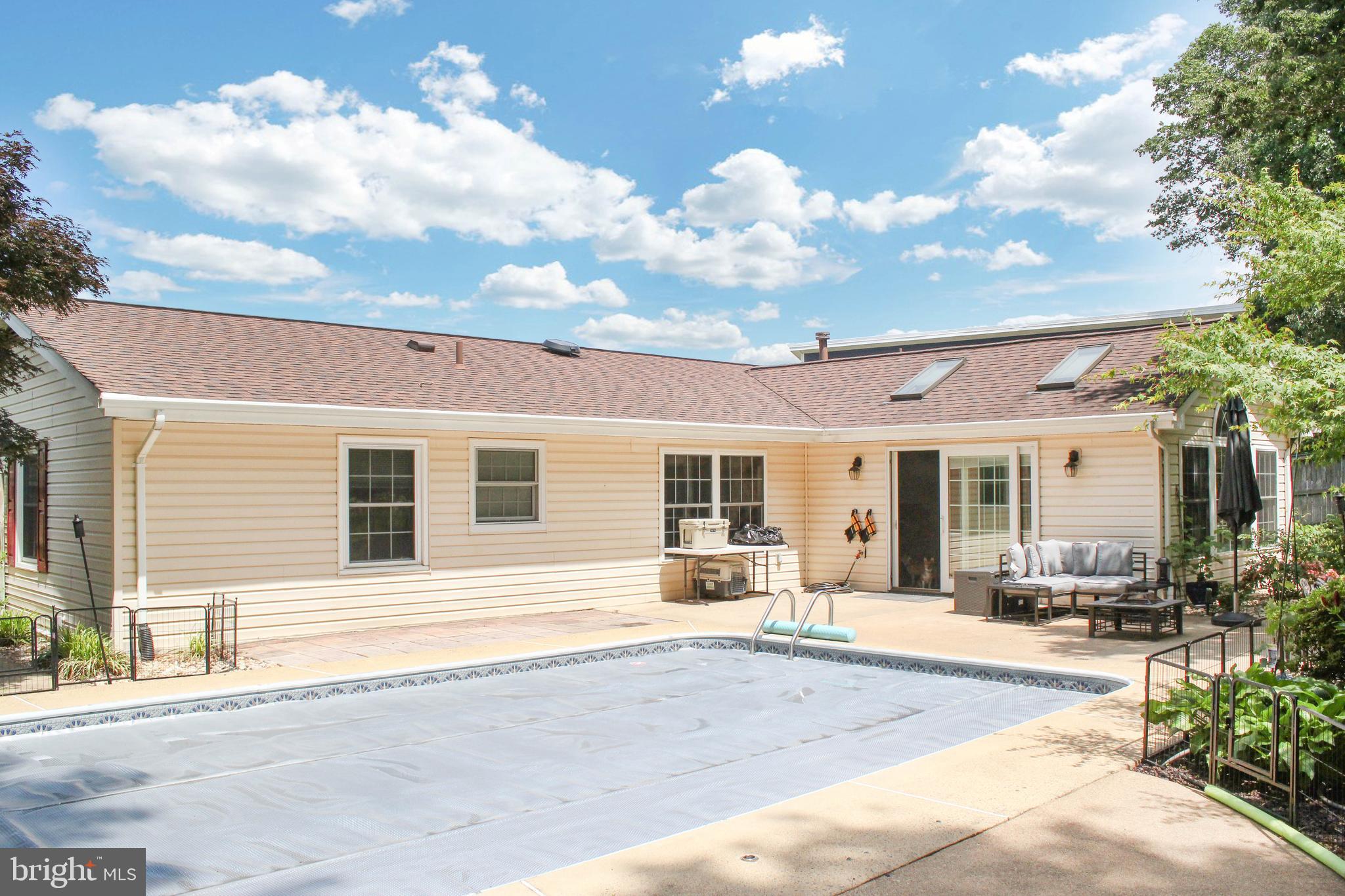 ELMWOOD MANOR - Residential