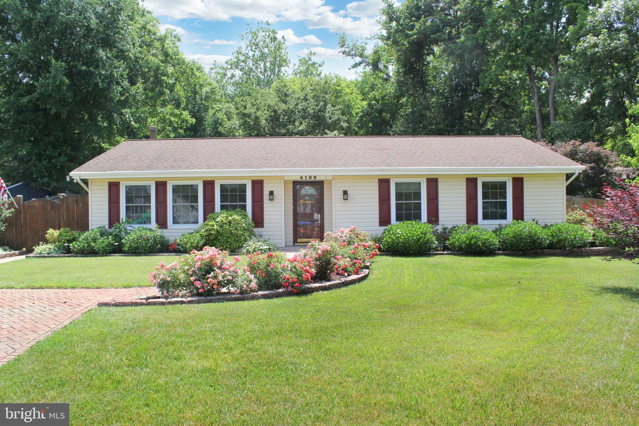 ELMWOOD MANOR - Residential