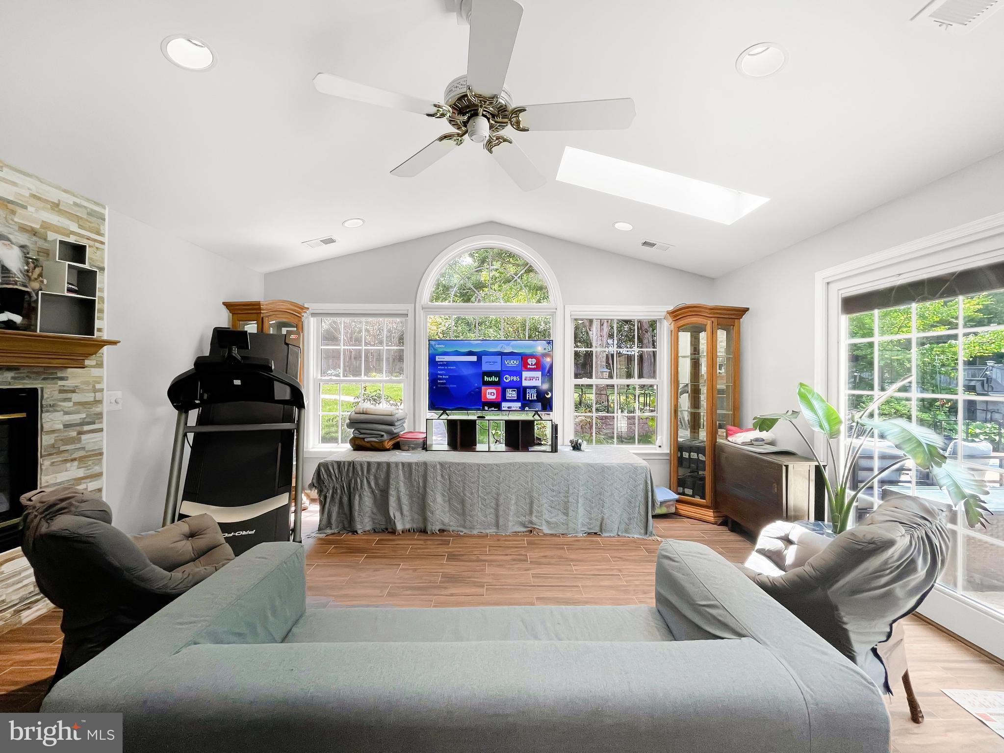 ELMWOOD MANOR - Residential