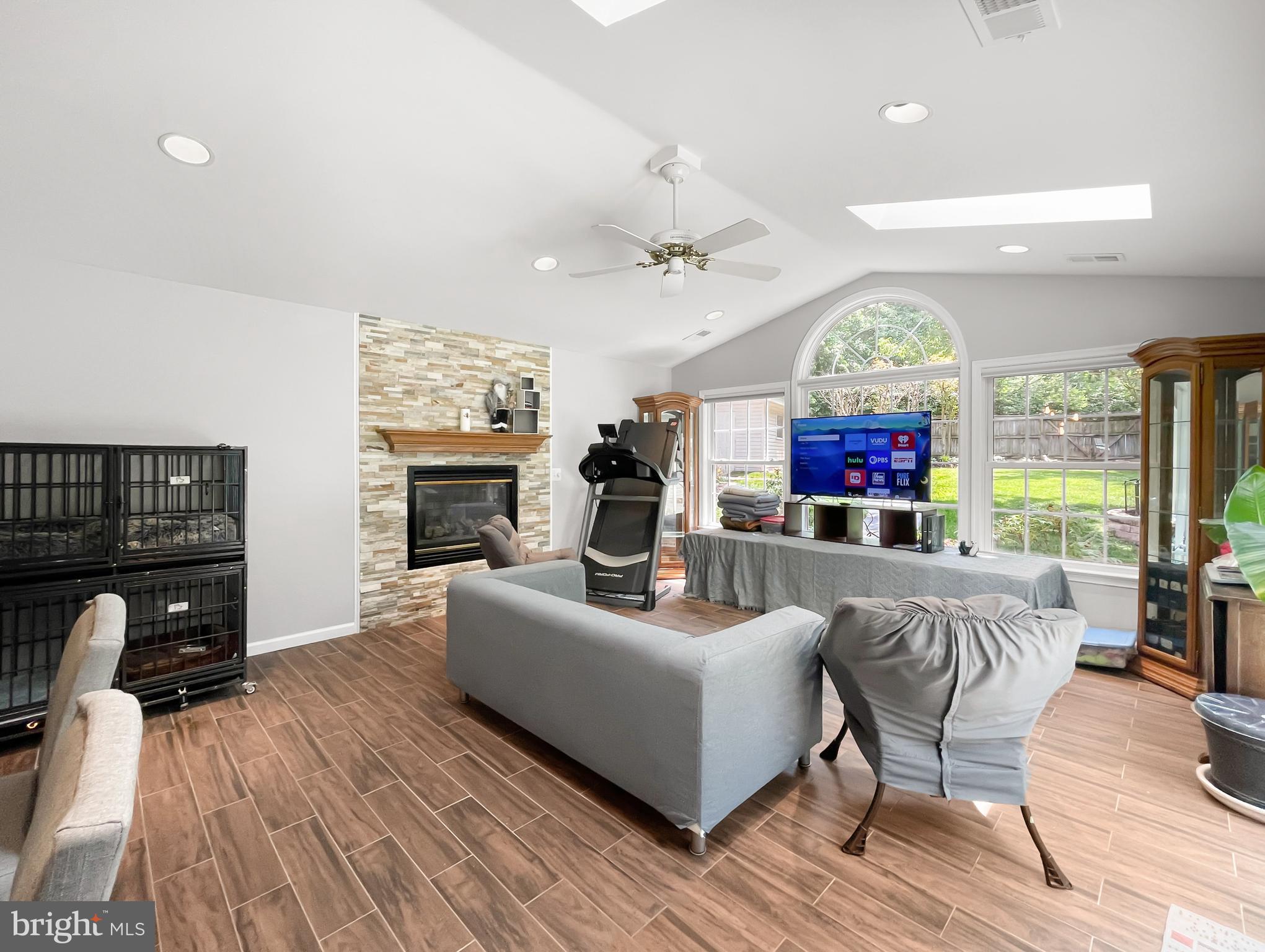 ELMWOOD MANOR - Residential