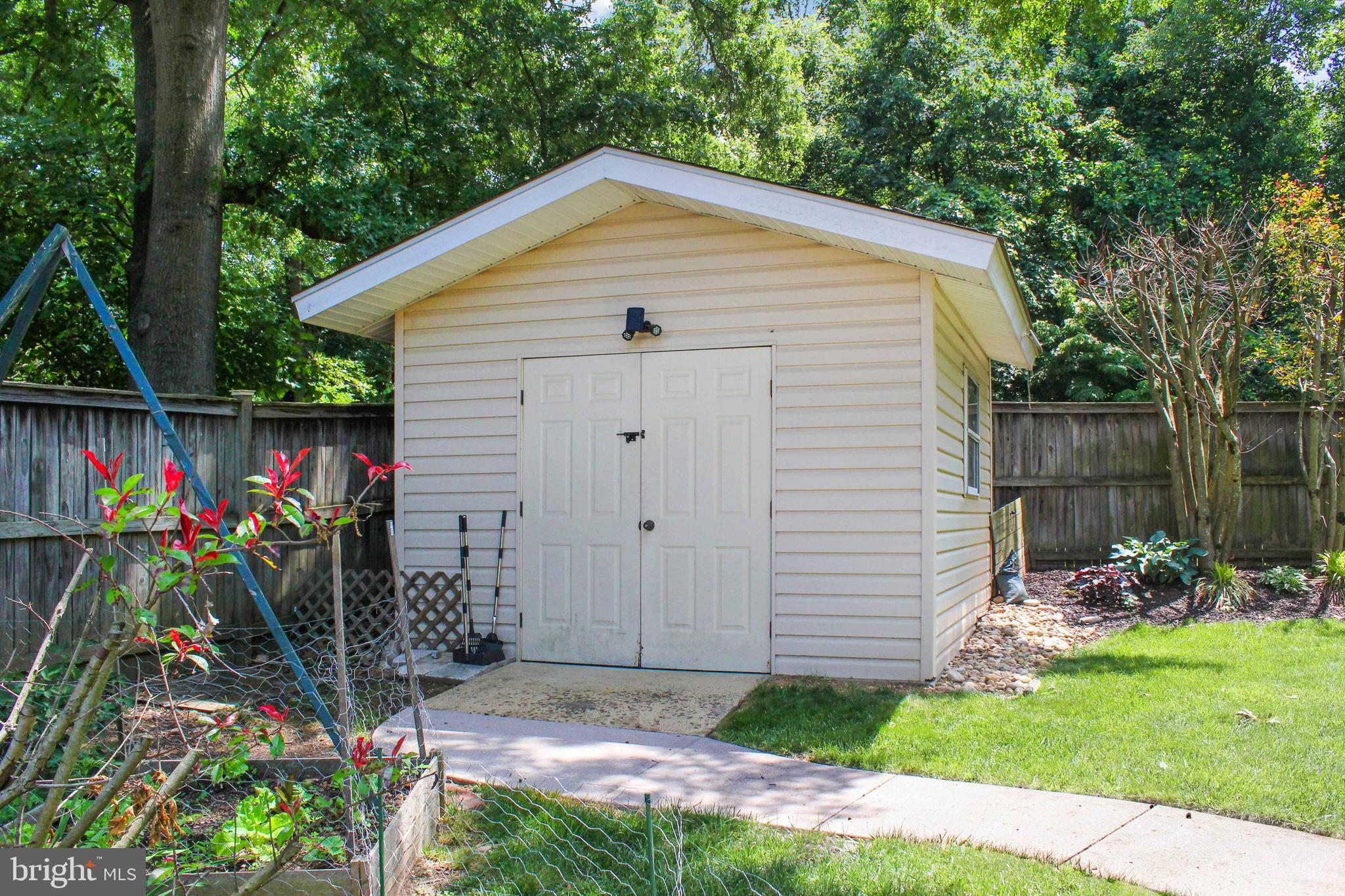 ELMWOOD MANOR - Residential