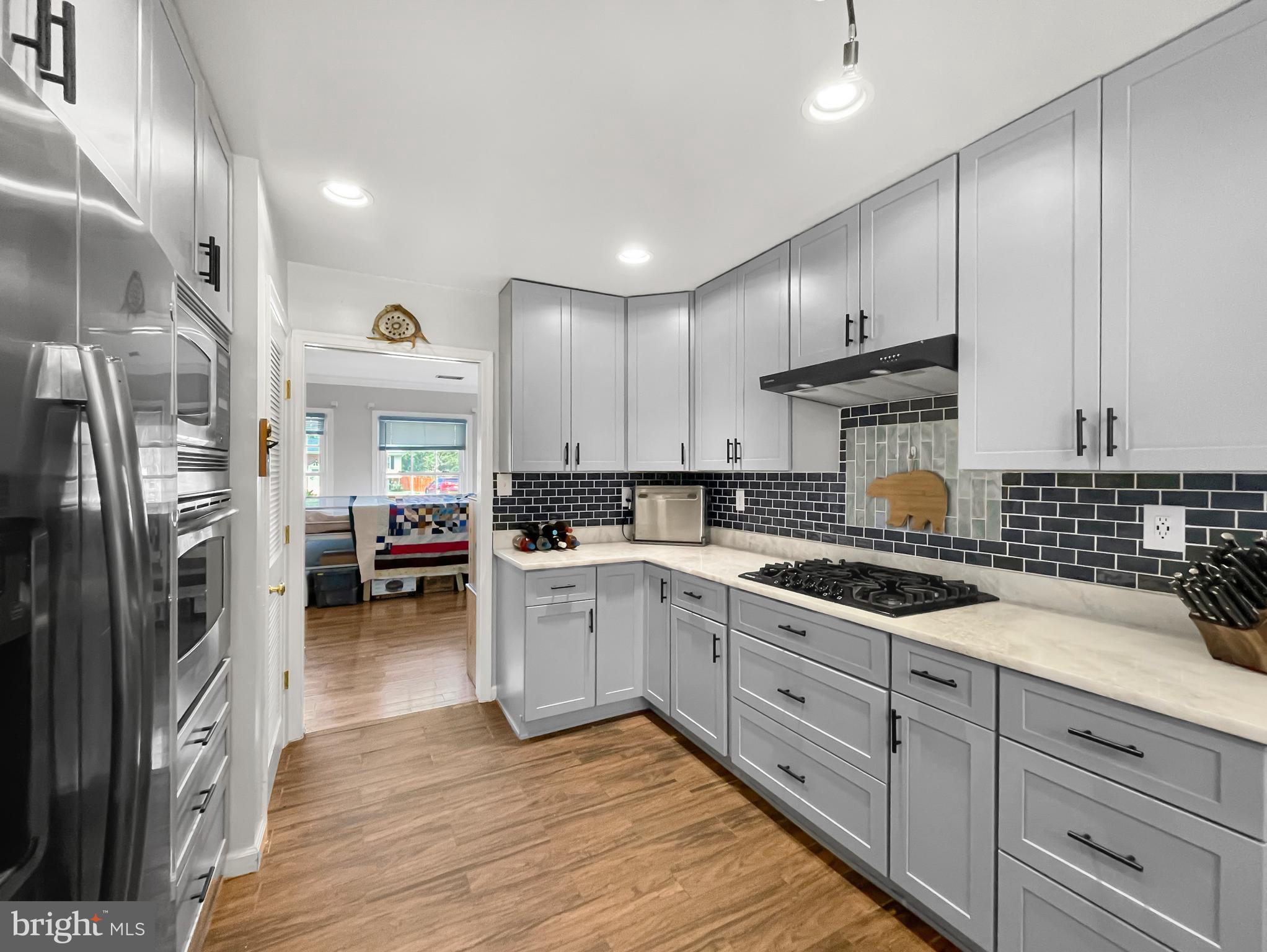 ELMWOOD MANOR - Residential