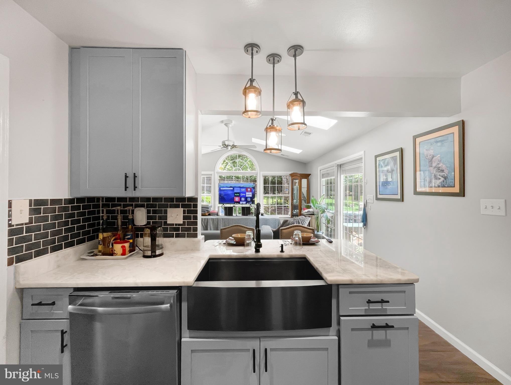 ELMWOOD MANOR - Residential