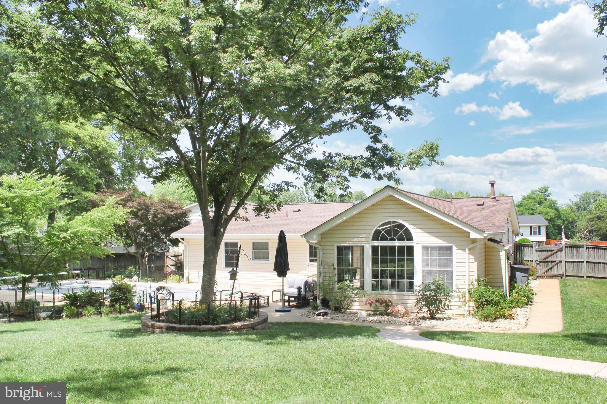 ELMWOOD MANOR - Residential