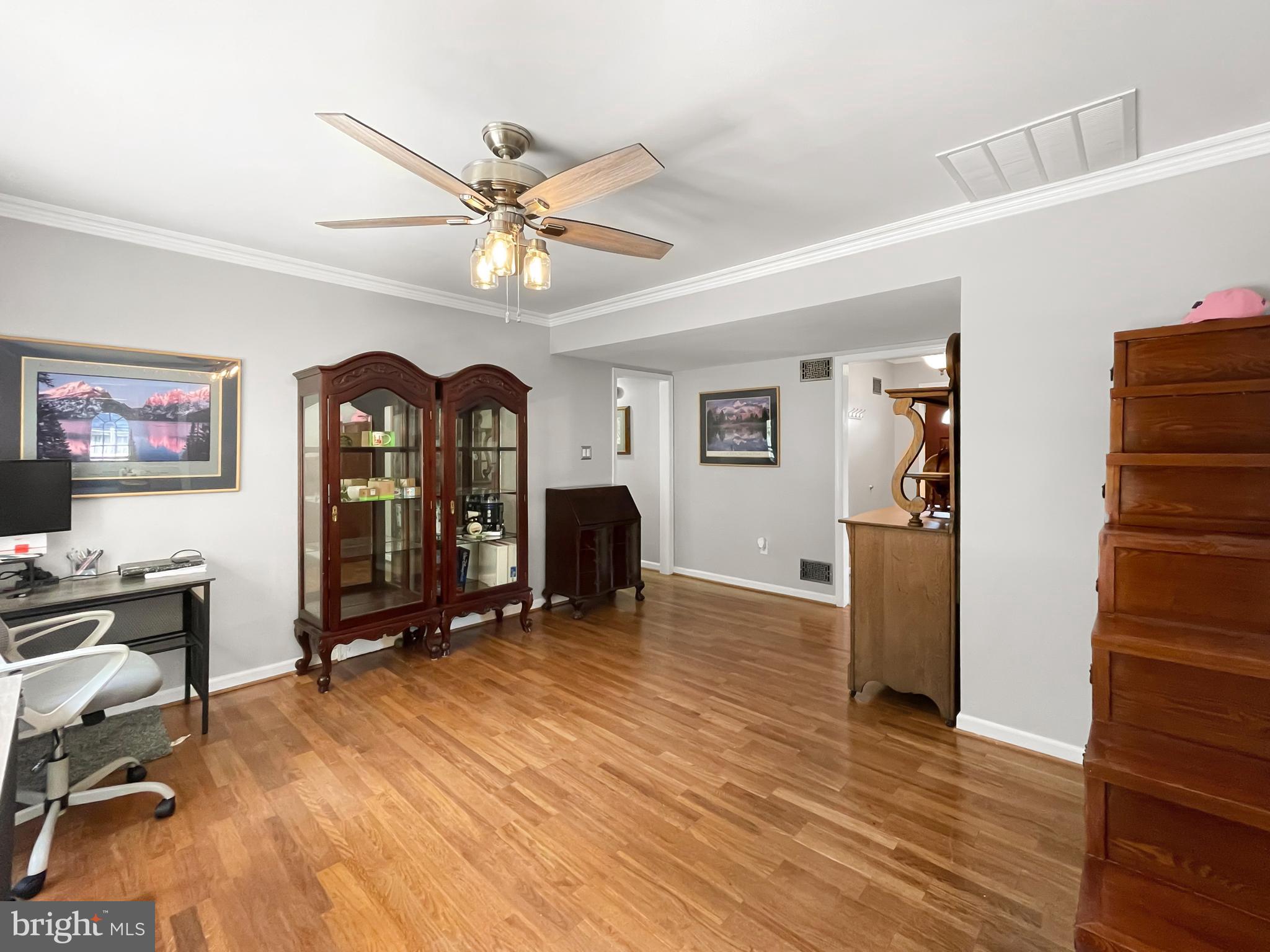 ELMWOOD MANOR - Residential