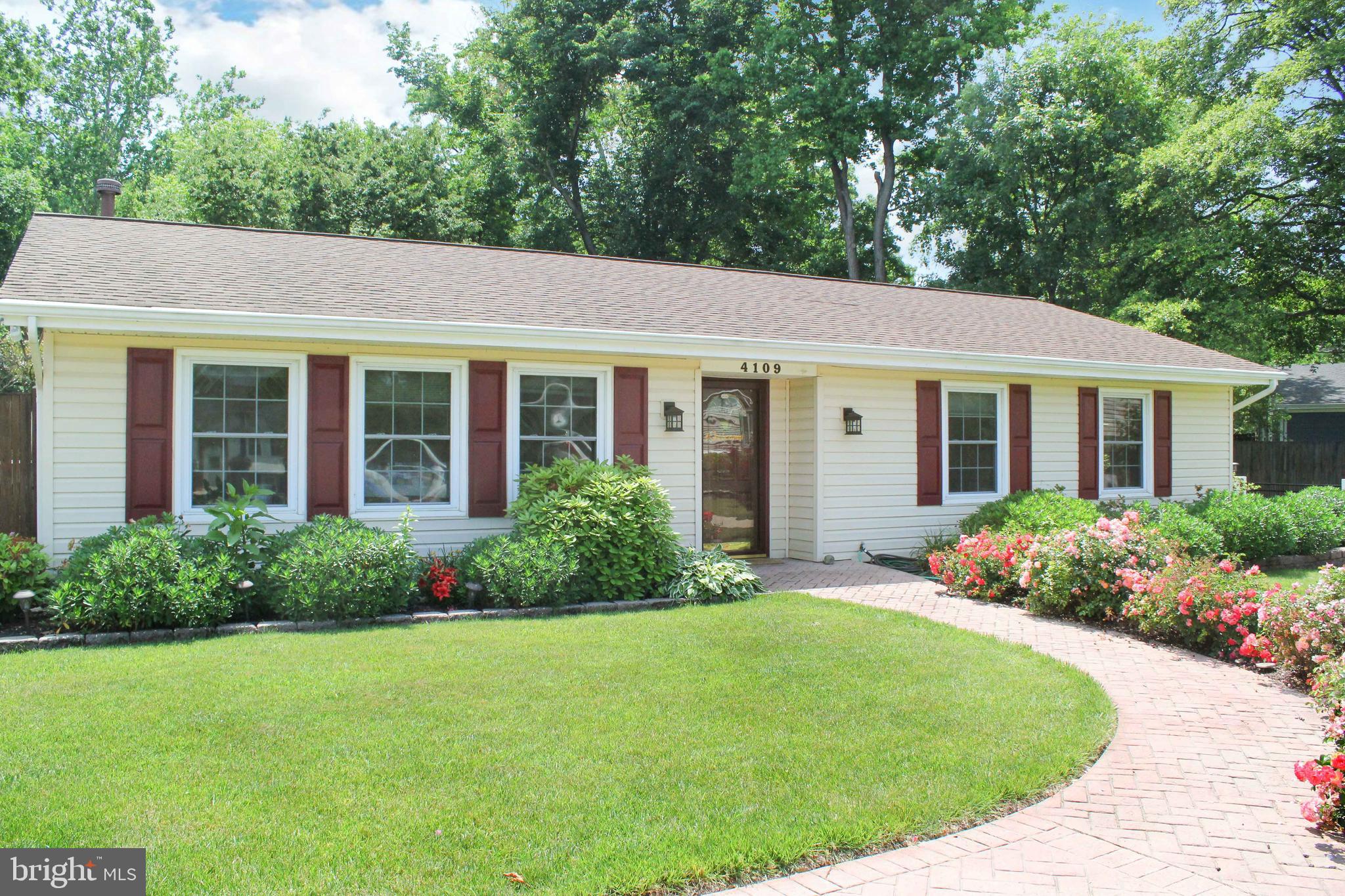 ELMWOOD MANOR - Residential