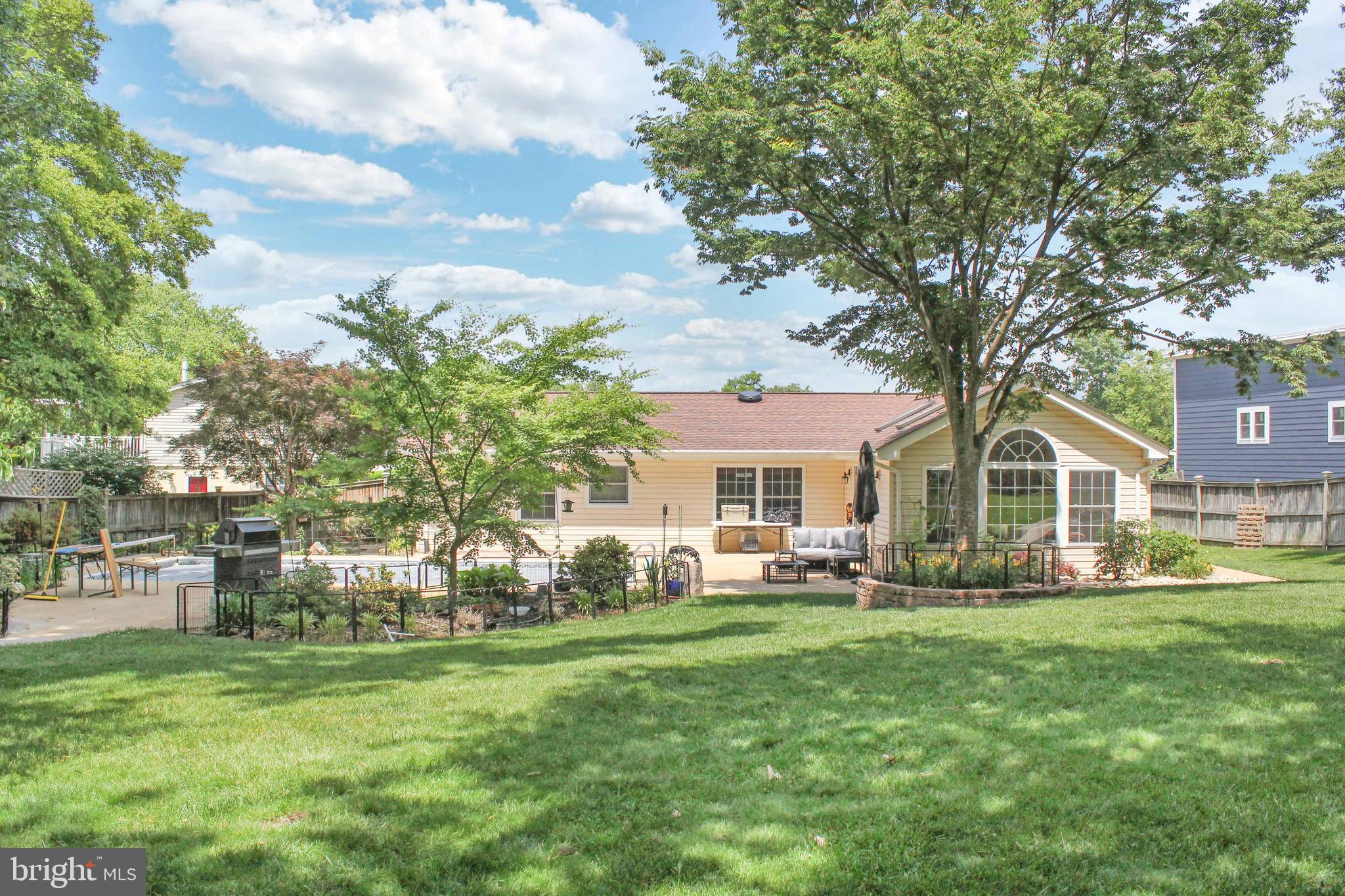 ELMWOOD MANOR - Residential