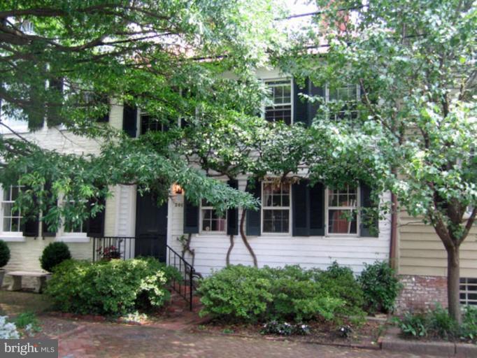 OLD TOWN - Residential Lease