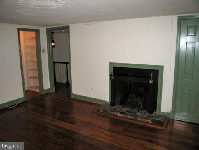 OLD TOWN - Residential Lease