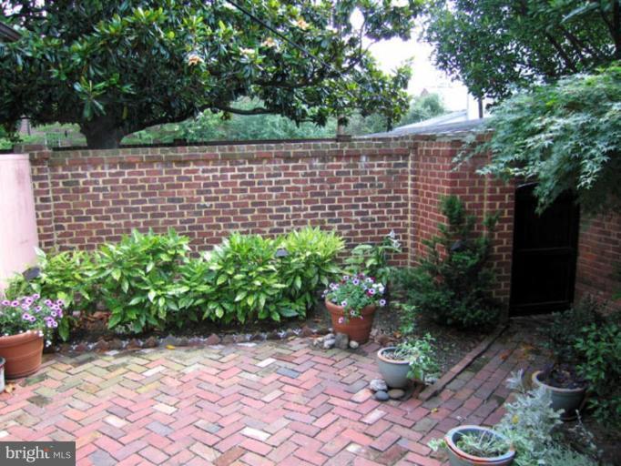 OLD TOWN - Residential Lease