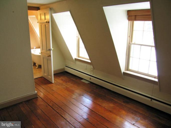 OLD TOWN - Residential Lease