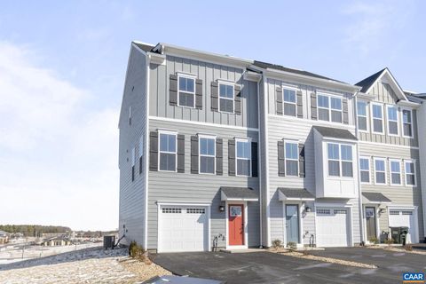 36 IRON HORSE LN FISHERSVILLE VA 22939