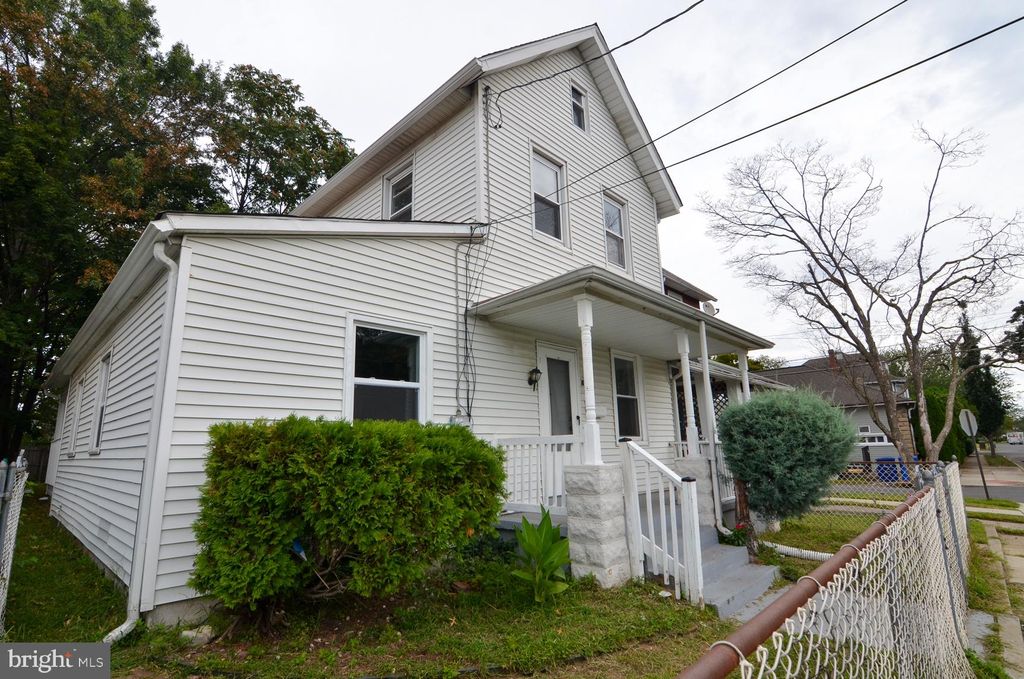 Photo of 605 W 3rd Street, FLORENCE, NJ 08518 (MLS # NJBL2093390)