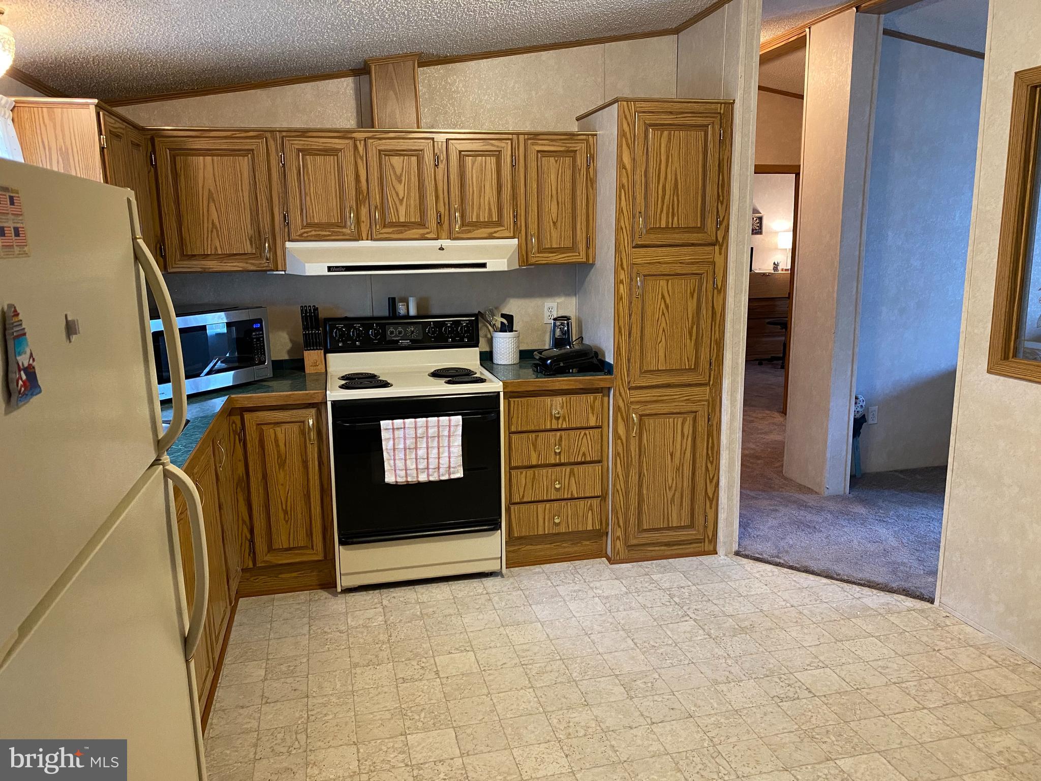 LAKEVIEW COUNTRY ESTATES - Residential