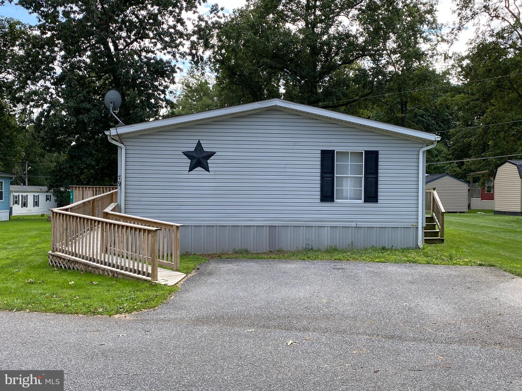 LAKEVIEW COUNTRY ESTATES - Residential