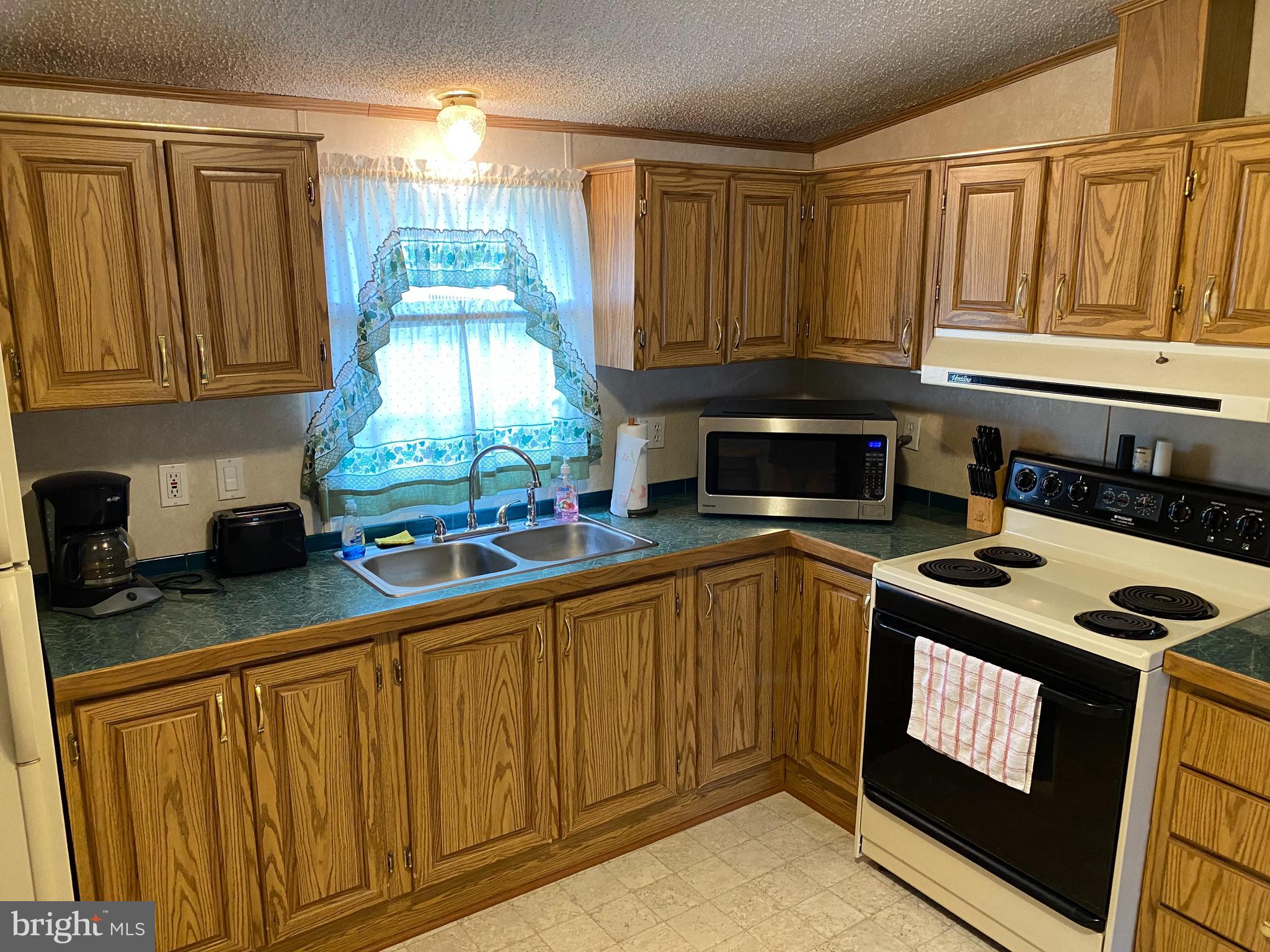 LAKEVIEW COUNTRY ESTATES - Residential