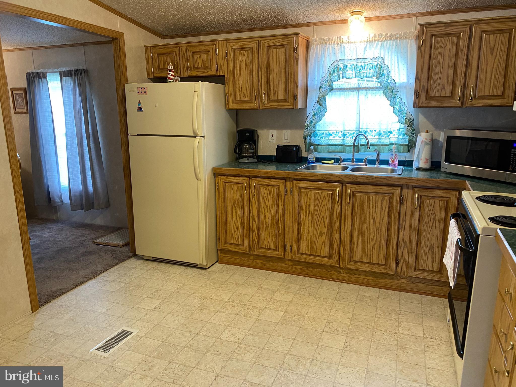 LAKEVIEW COUNTRY ESTATES - Residential