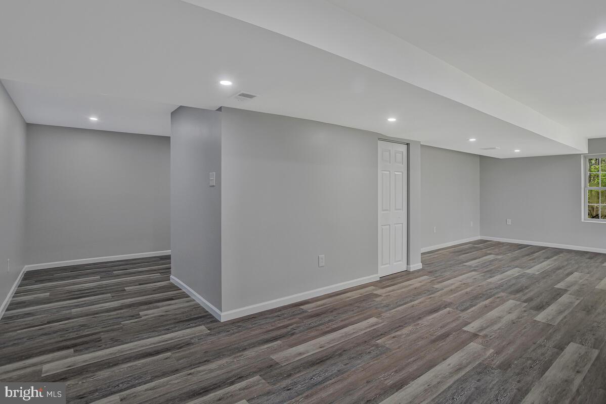 OLDE COUNTRY ESTATES - Residential