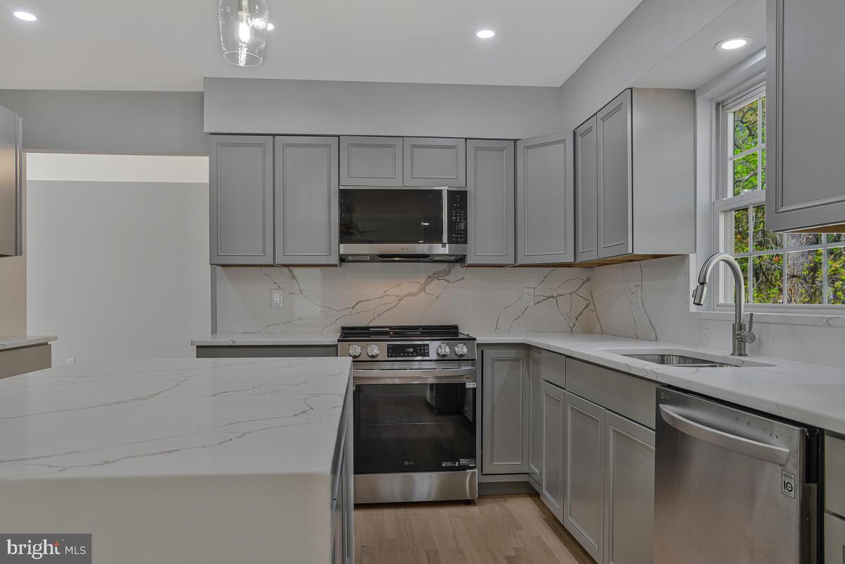 OLDE COUNTRY ESTATES - Residential