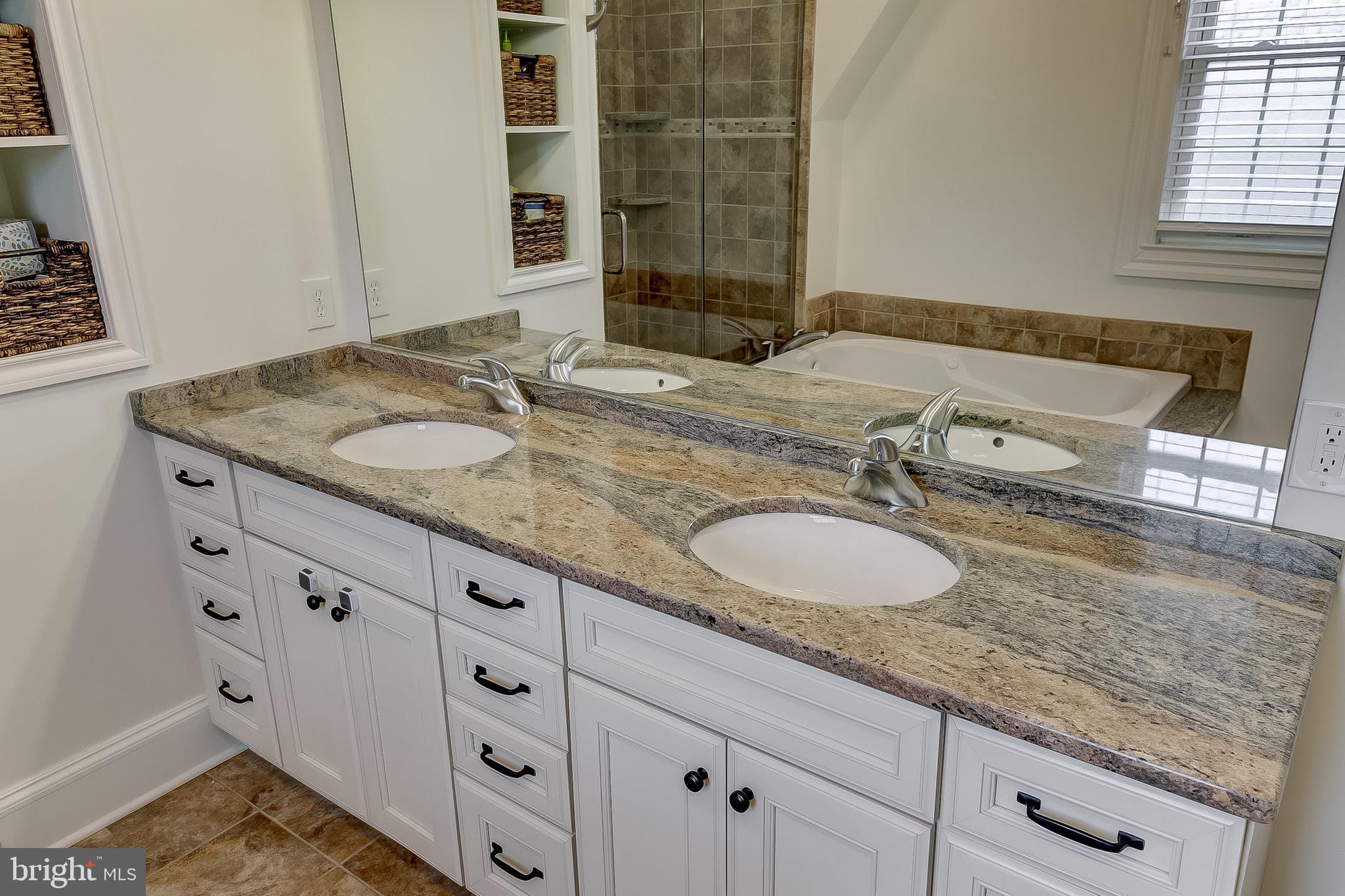 ROLAND PARK - Residential