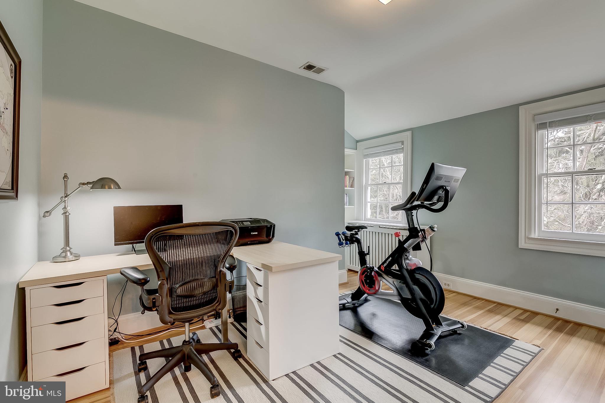 ROLAND PARK - Residential