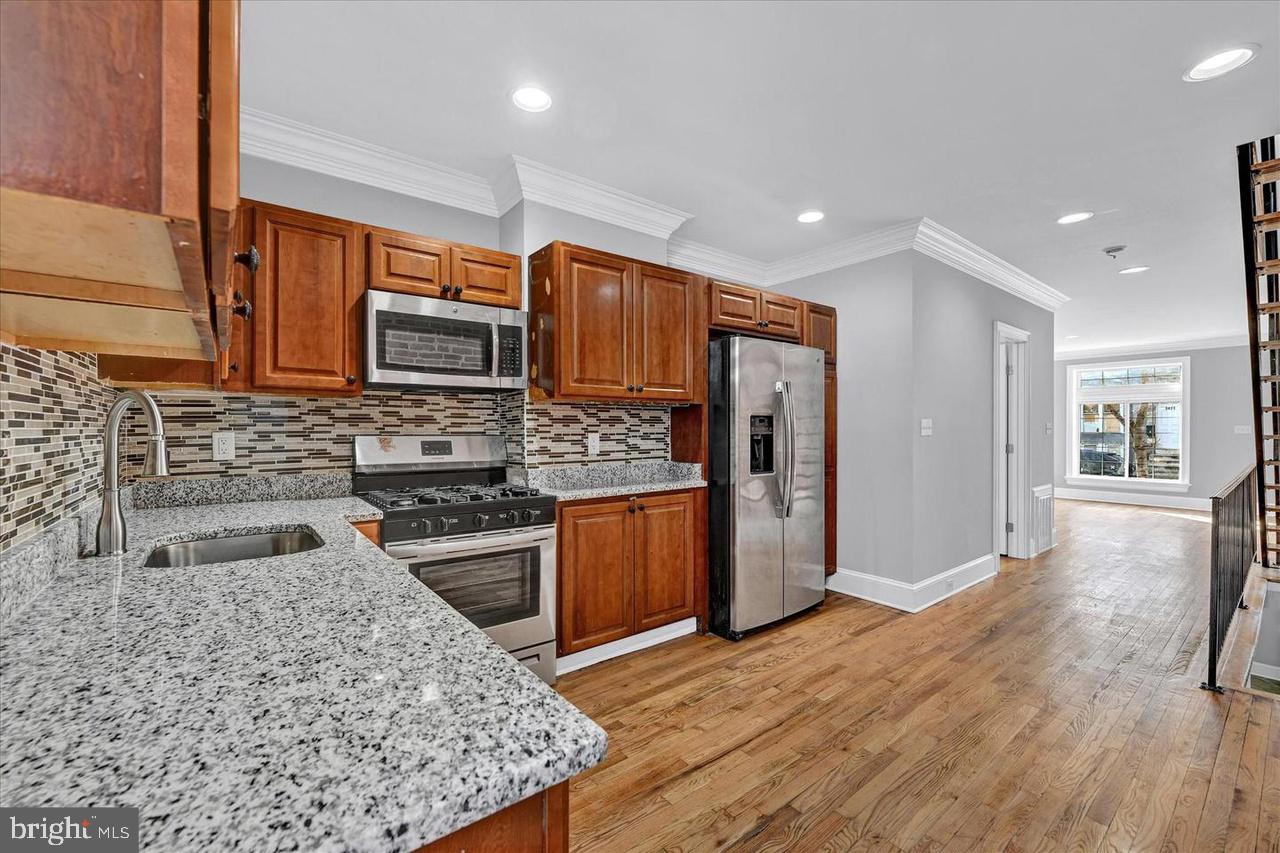 HIGHLANDTOWN - Residential