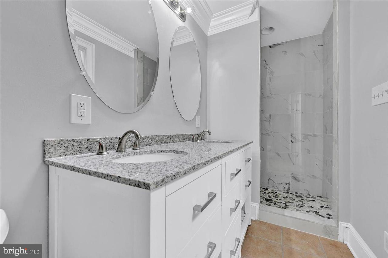 HIGHLANDTOWN - Residential