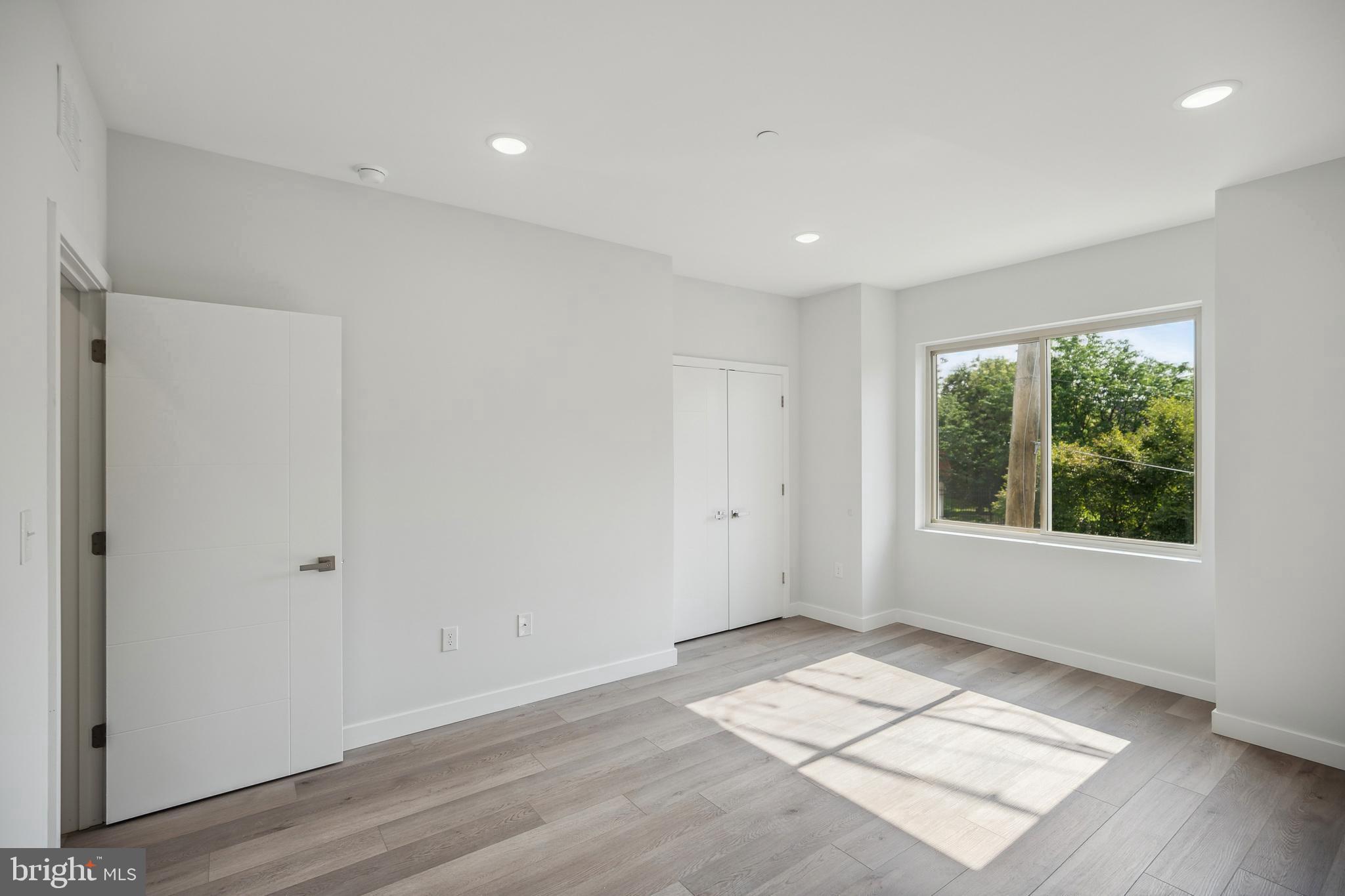 OLDE KENSINGTON - Residential Lease