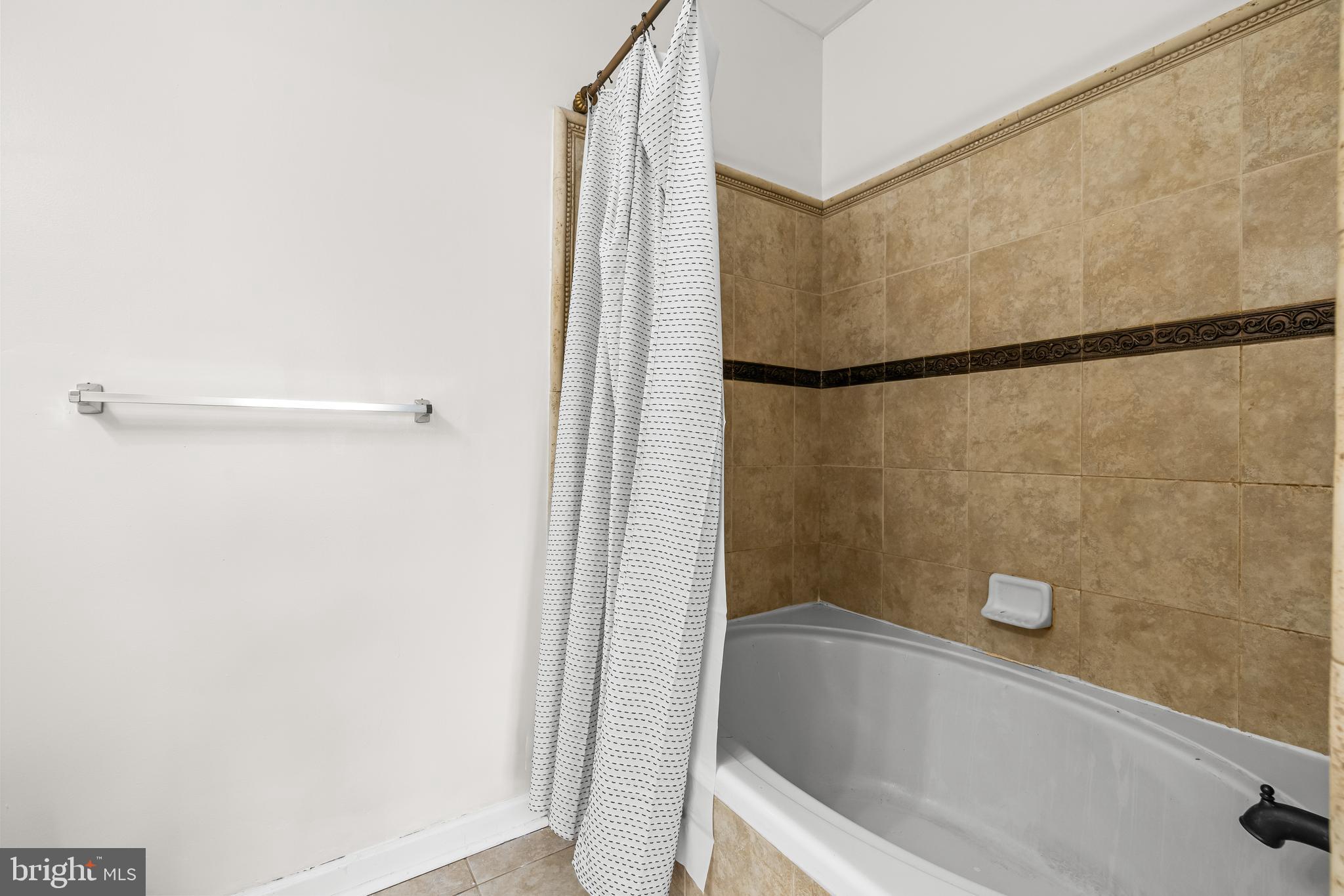 HOLLINGTON AT THE POINTE - Residential