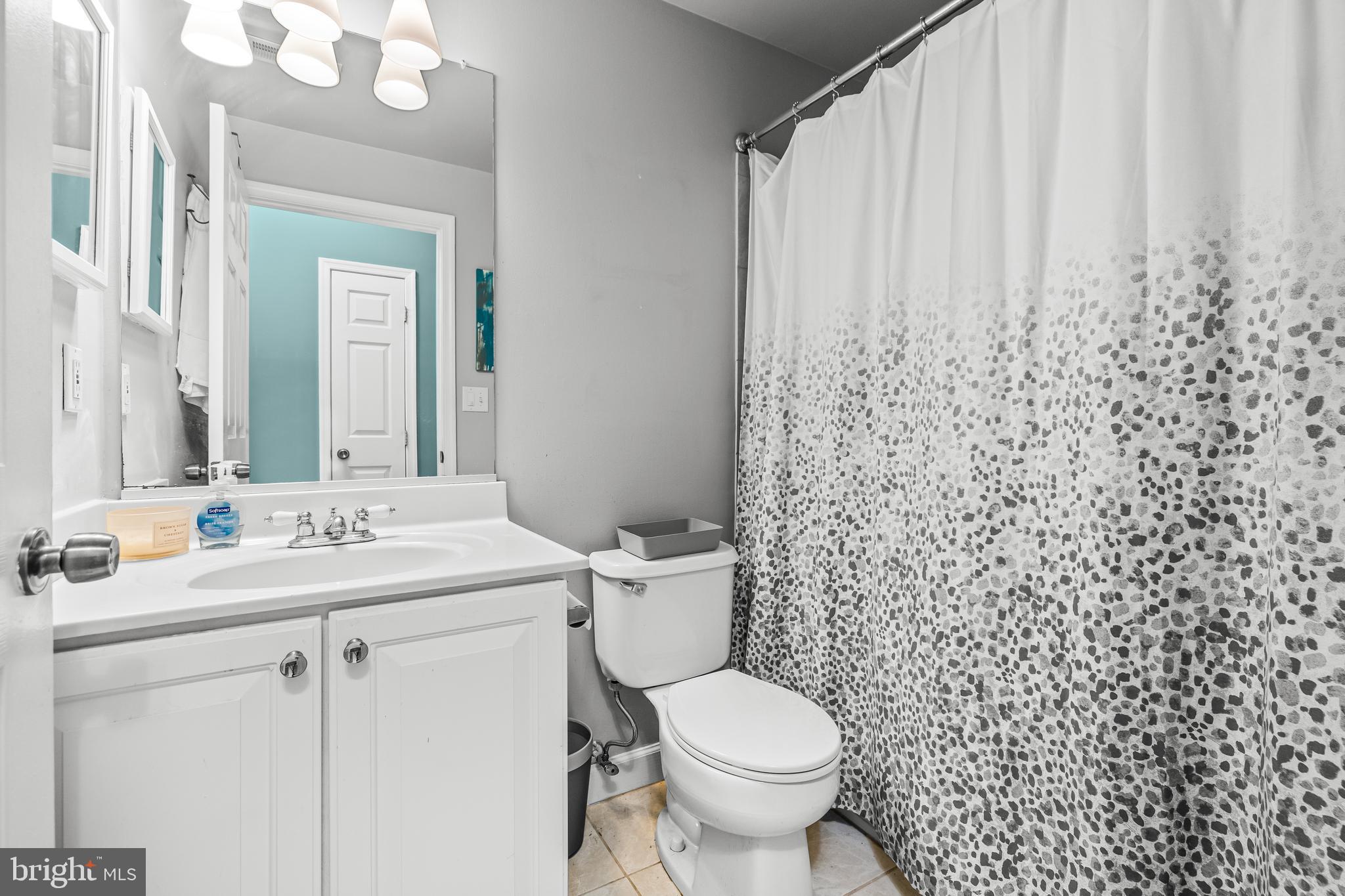 HOLLINGTON AT THE POINTE - Residential