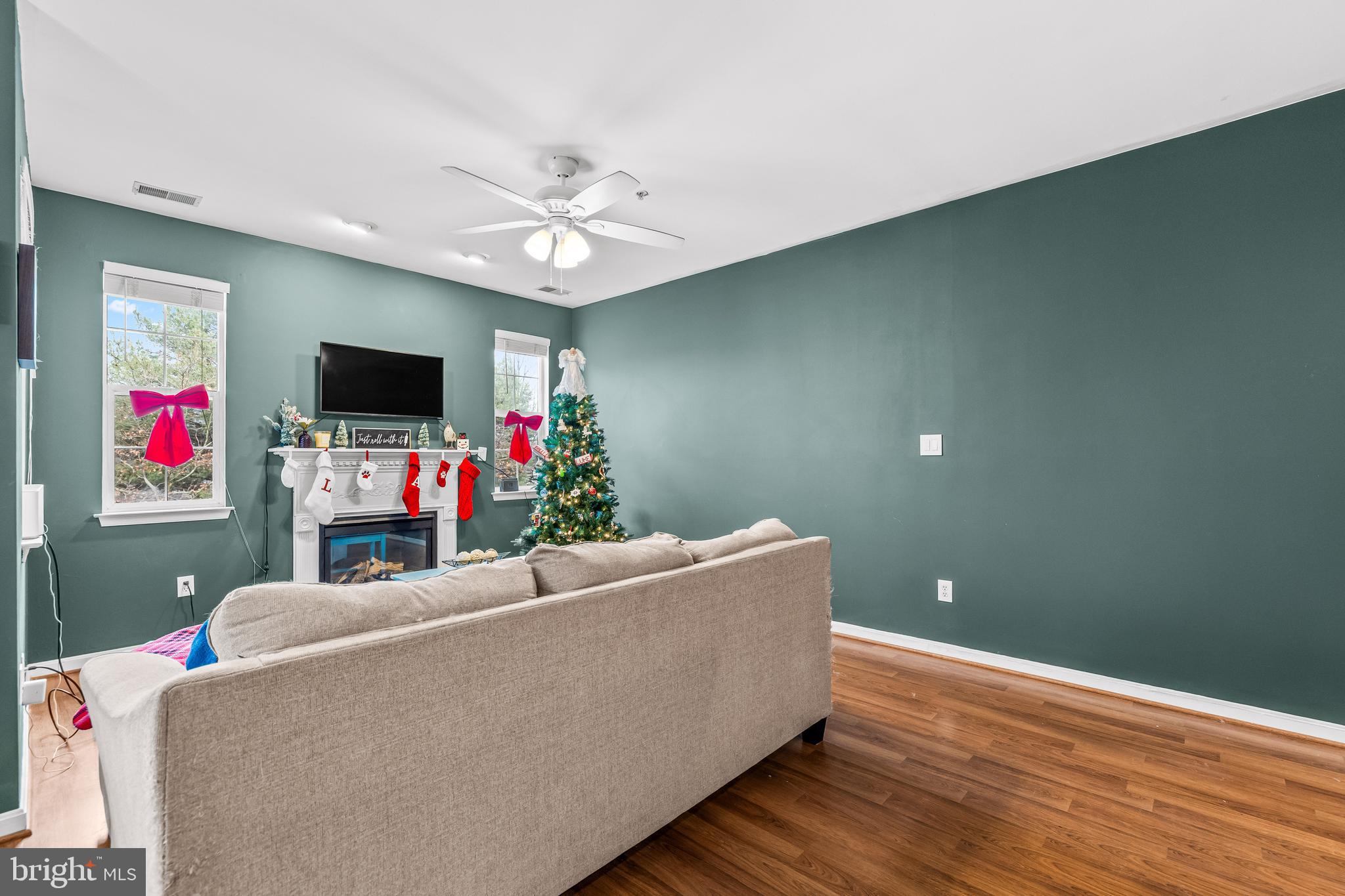 HOLLINGTON AT THE POINTE - Residential