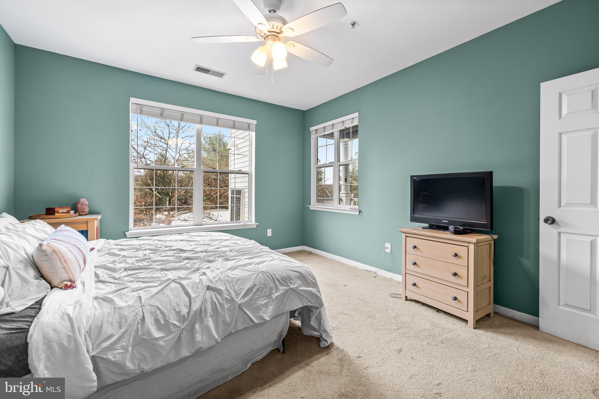 HOLLINGTON AT THE POINTE - Residential